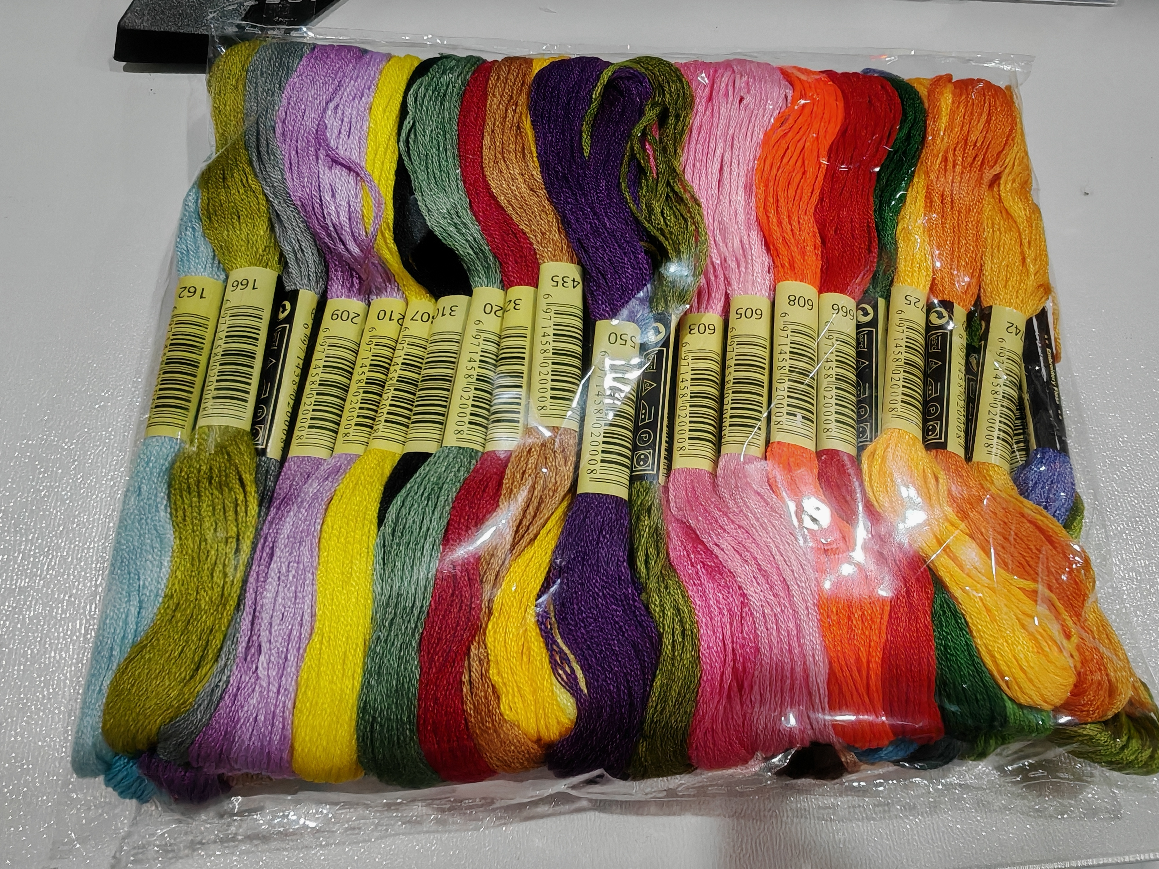潘兰德 同色号线50色十字绣绣线配线刺绣线绣花线补线手工涤棉绣花线 拍1就是50支 实拍图
