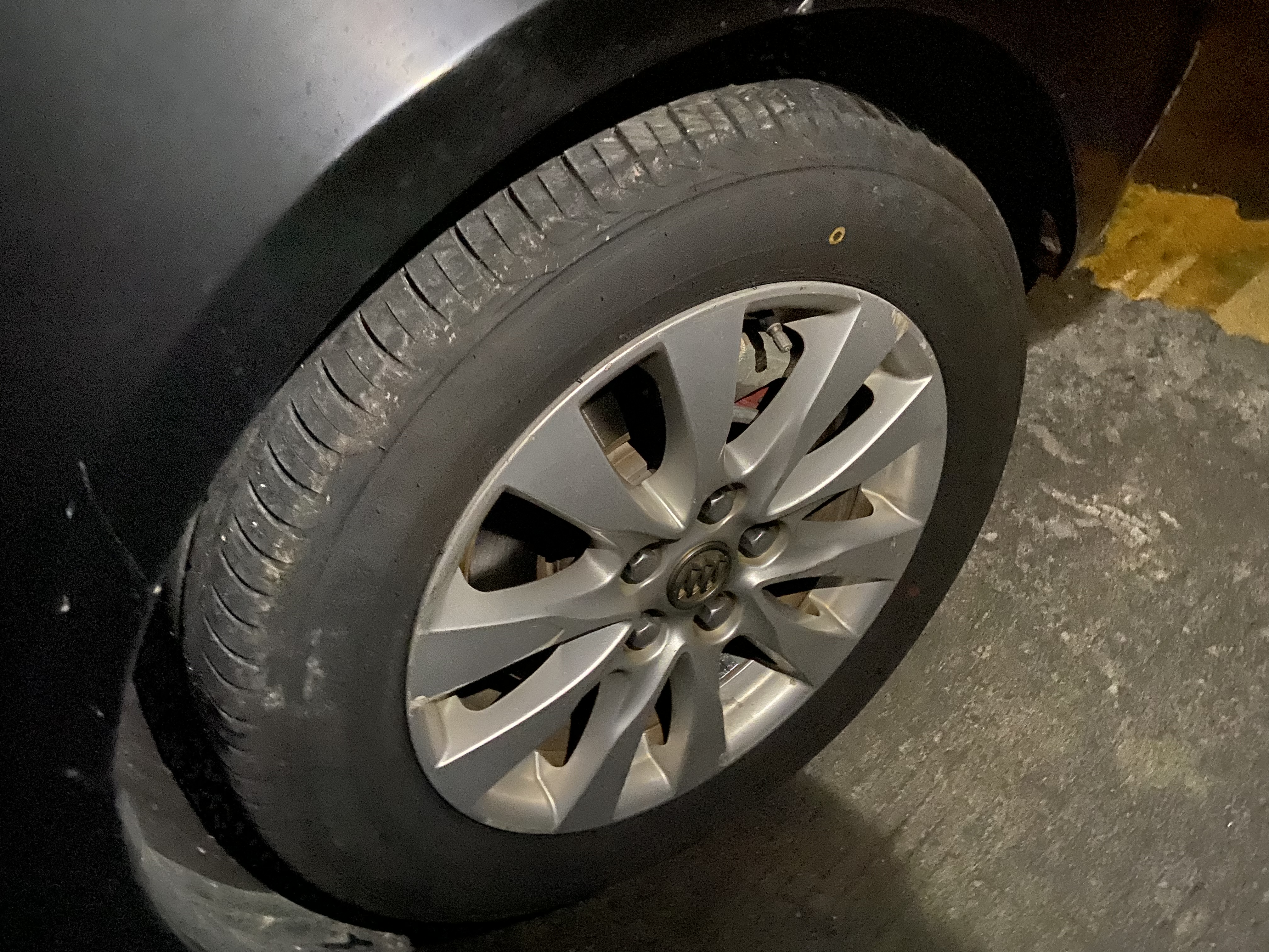 普利司通（Bridgestone）汽车轮胎 225/55R17 97W T001 适配君威/君越/迈锐宝/宝马5系/A6L 实拍图
