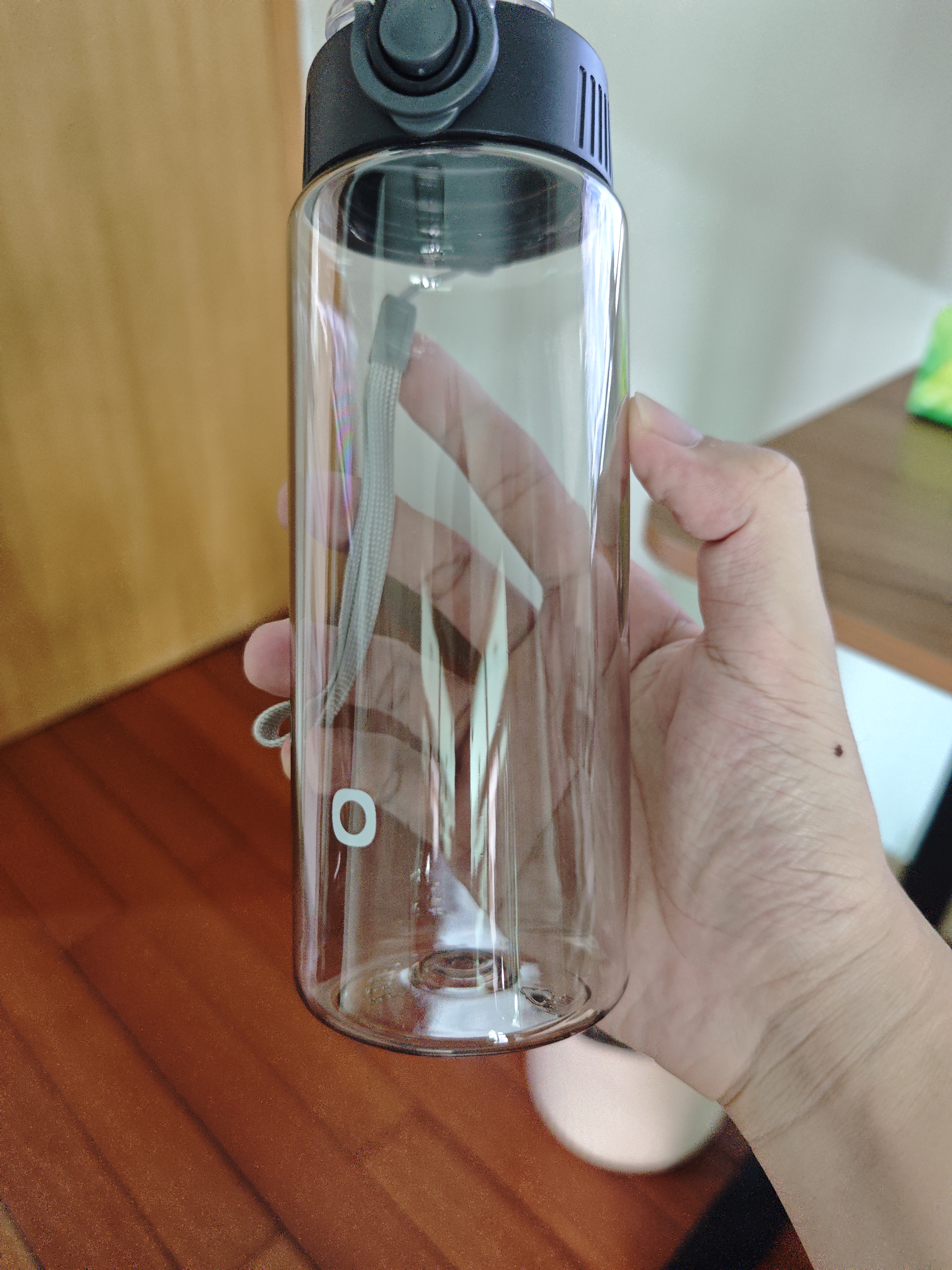 京东京造 运动水杯Tritan大容量水壶学生儿童塑料杯【防漏水】黑600ml 实拍图