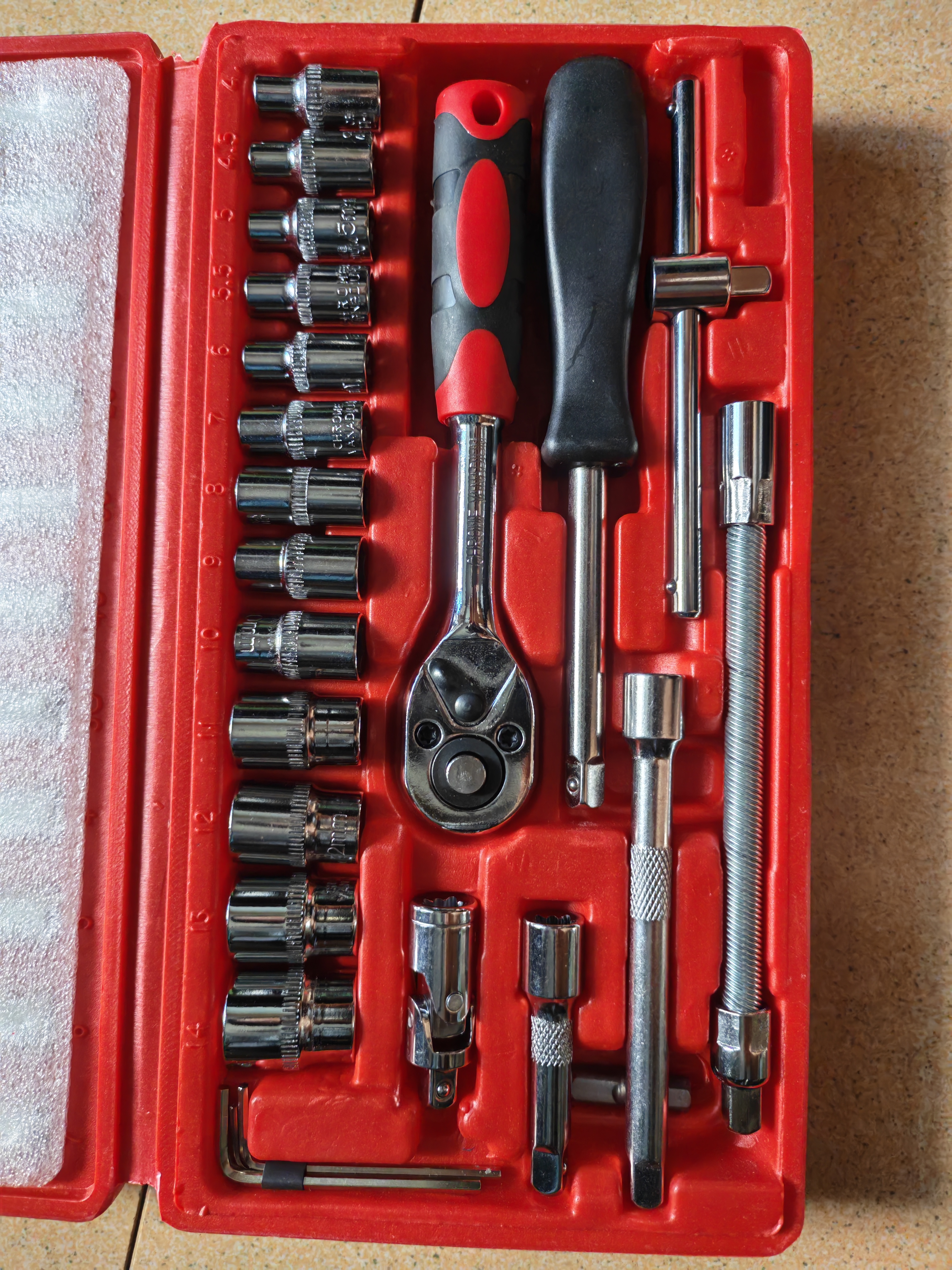 德力西电气（DELIXI ELECTRIC）汽修工具套装棘轮套筒扳手工具箱套装工业级修车工具多功能套装 加强款直柄46件小套装 实拍图