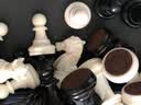 友邦（UB） 国际象棋黑白色磁性可折叠便携培训教学用棋露营(中号) 实拍图