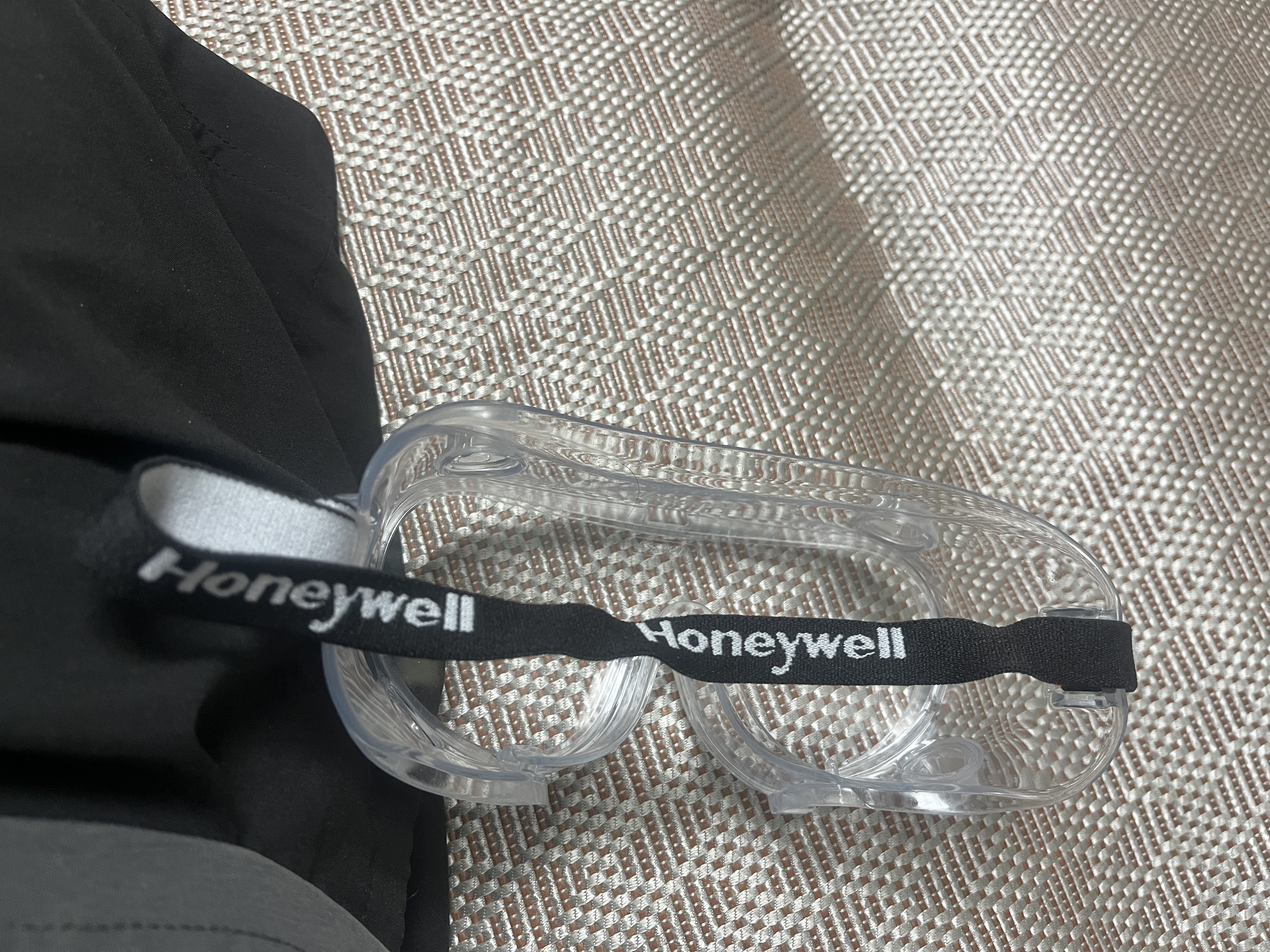 霍尼韦尔（Honeywell）护目镜LG99防护眼镜工业防尘防风眼镜实验液体喷溅劳保防护眼罩 LG99100 防雾款 实拍图