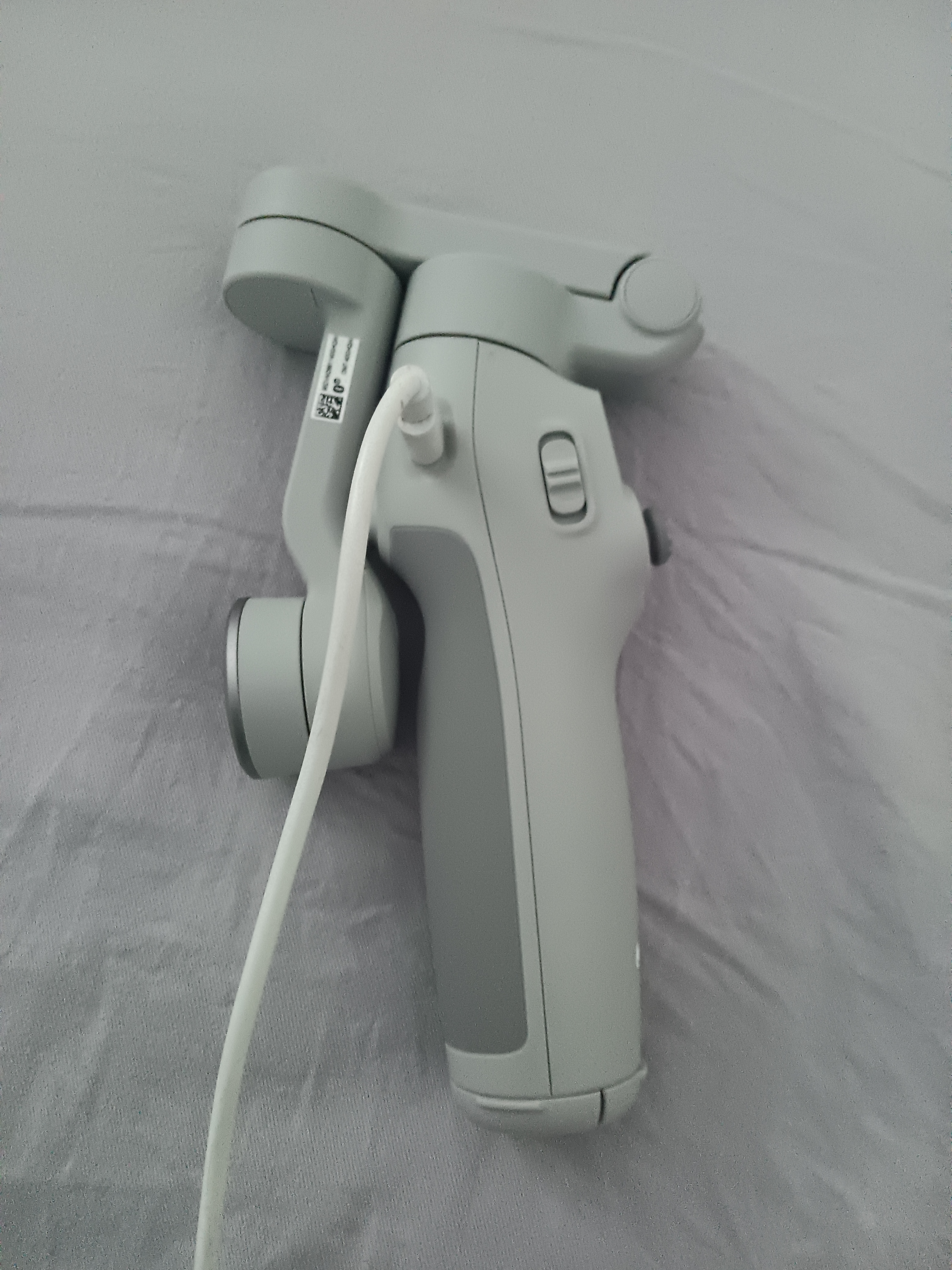 大疆（DJI）手机云台稳定器 AI跟拍 Osmo Mobile 7 7P 手持 vlog拍摄增稳防抖 自拍杆 自动跟拍神器 手势跟拍 Osmo Mobile 7【赠自拍器+美颜灯】 标配【不含随心换】 实拍图