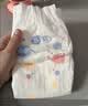 好奇（Huggies）金装小黑洞纸尿裤M162片(6-11kg)尿不湿【速干不易红】 实拍图