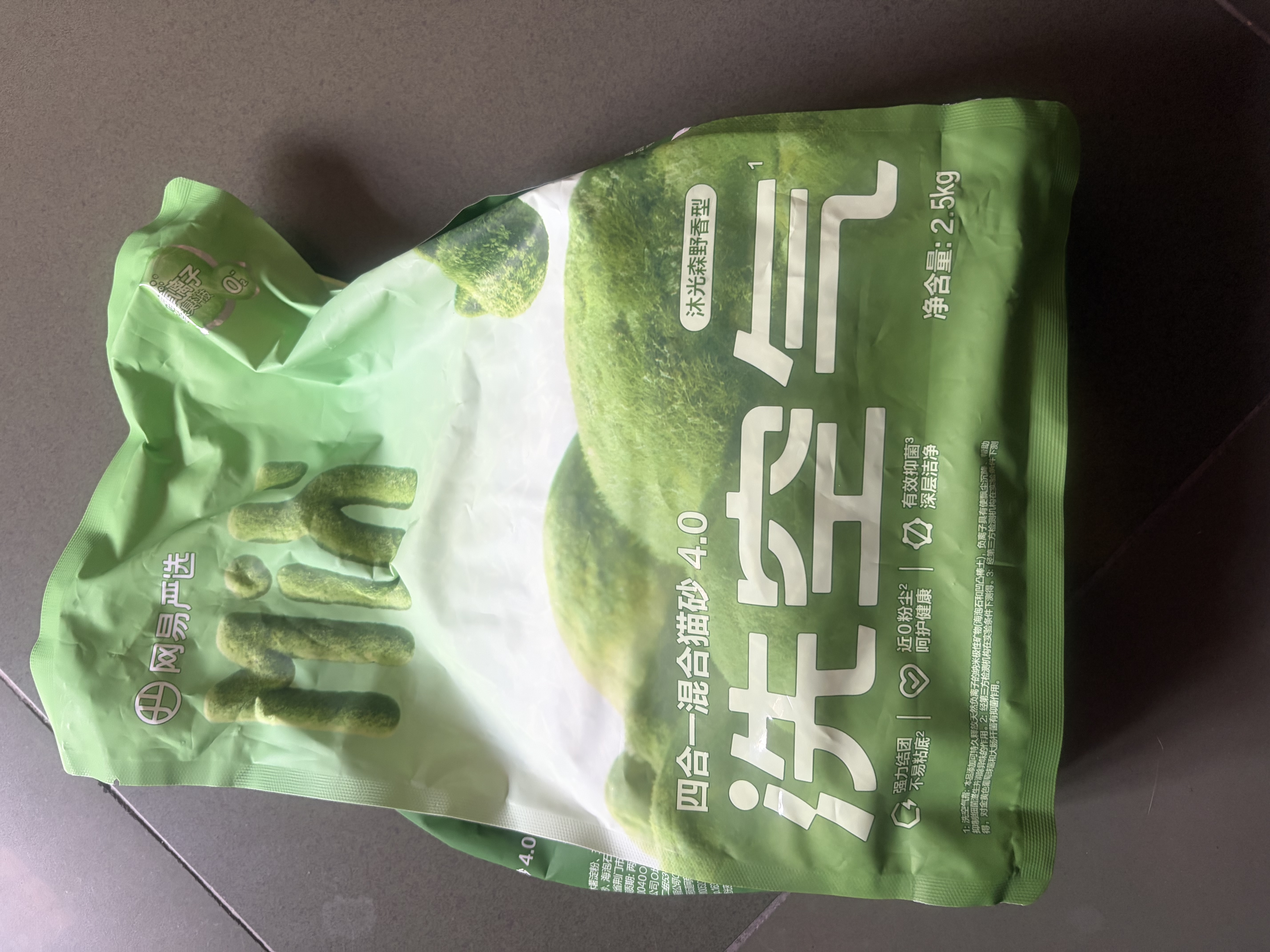 网易严选四合一植物混合猫砂负离子除臭膨润土豆腐木薯砂 沐光森野 2.5kg 实拍图