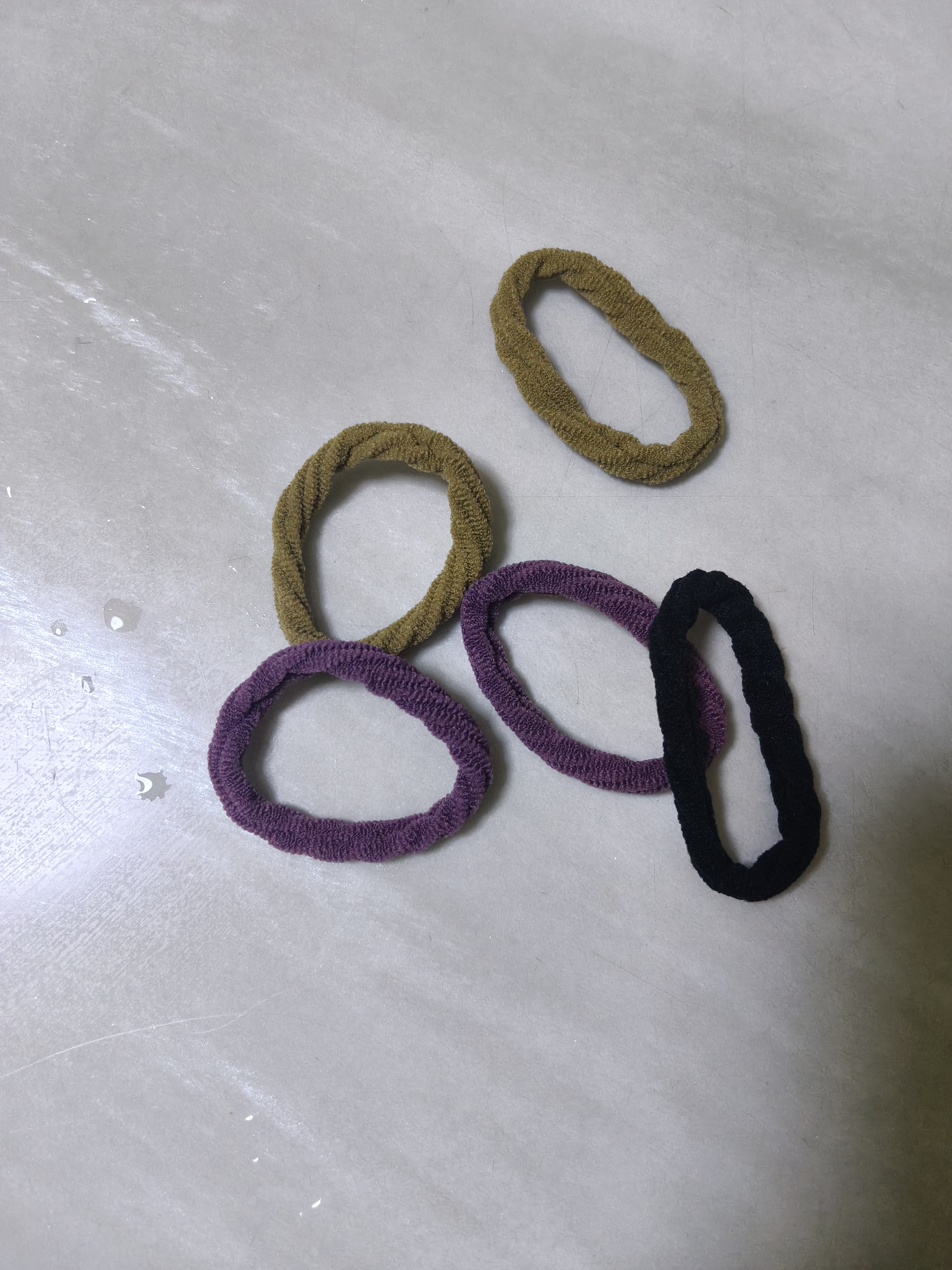 【分开拍两单发货】加粗高弹力皮筋基础发圈毛巾圈头绳女无缝 毛巾圈花型随机-5根装 实拍图