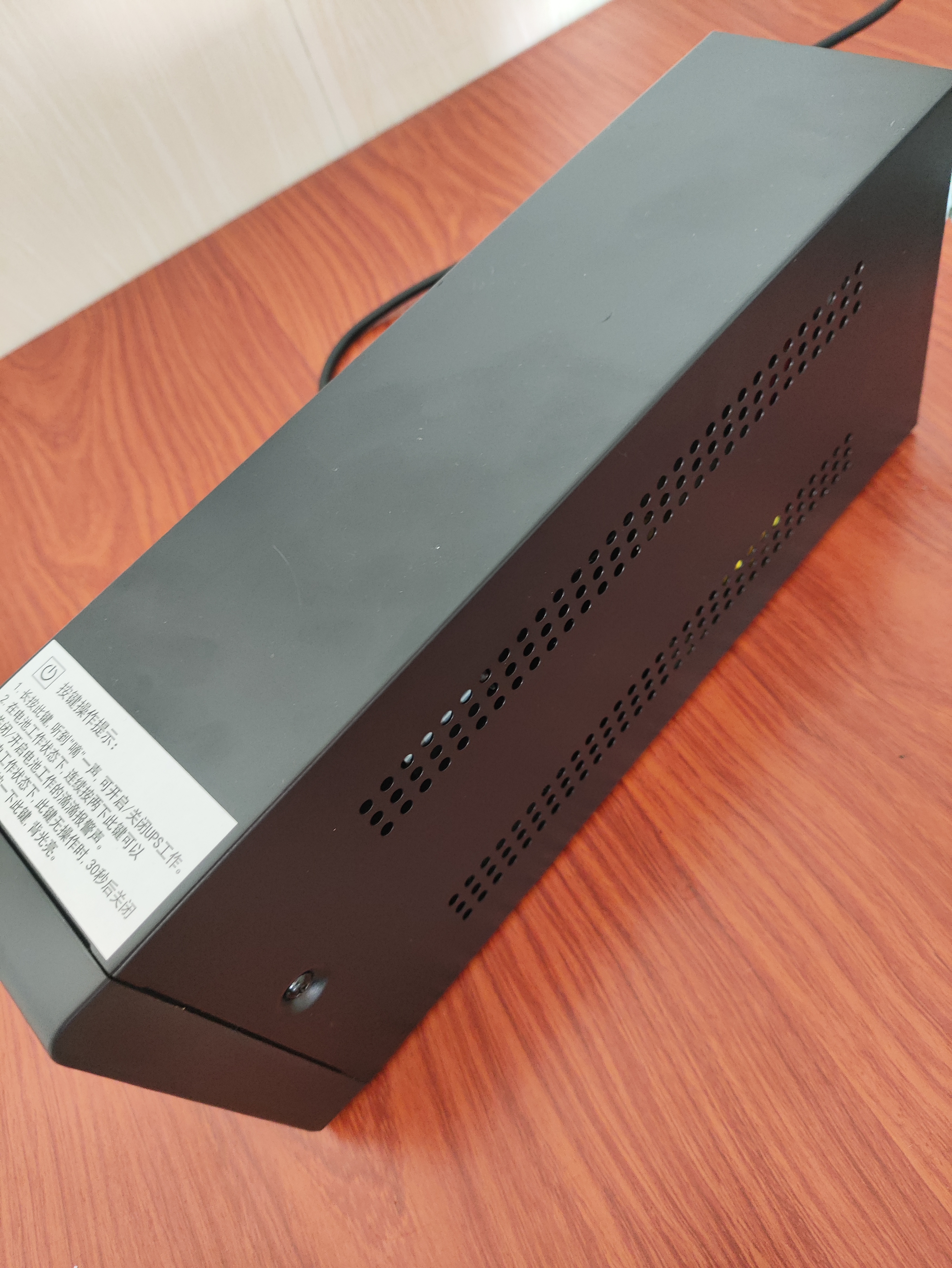 宇泰ups不间断电源 台式机备用电源1000VA/600W 家用可带2台电脑停电应急电源 YTB1000-L 实拍图