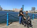 鱼跃（yuwell）手动轮椅车小轮轻便可折叠老人专用出行代步助推行可折背H056C 实拍图