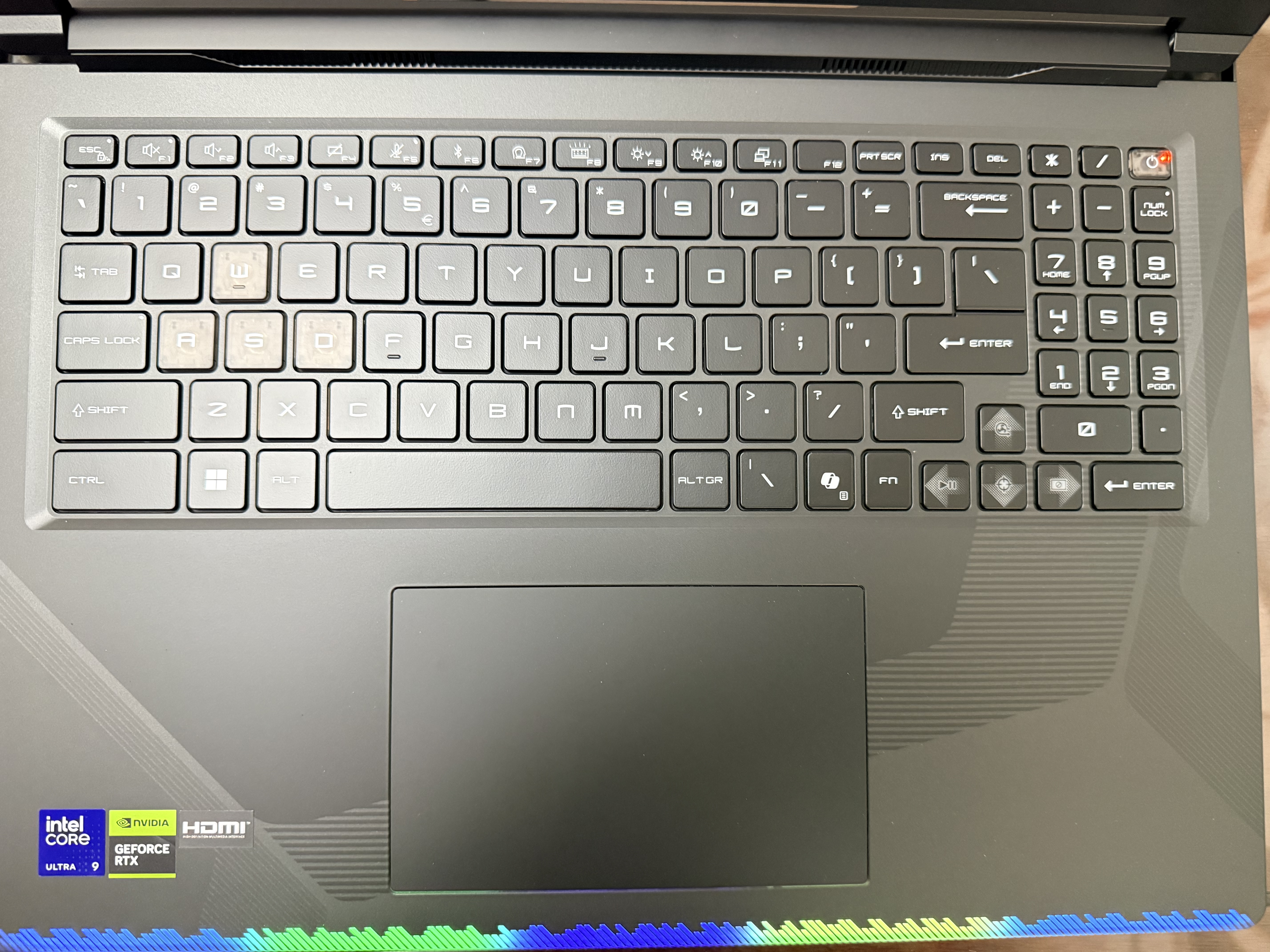 微星（MSI）泰坦16Max 2026 16英寸游戏笔记本电脑(Ultra9-290HX Plus RTX5090 32G 2TB 2.5K 240Hz)国家补贴 实拍图