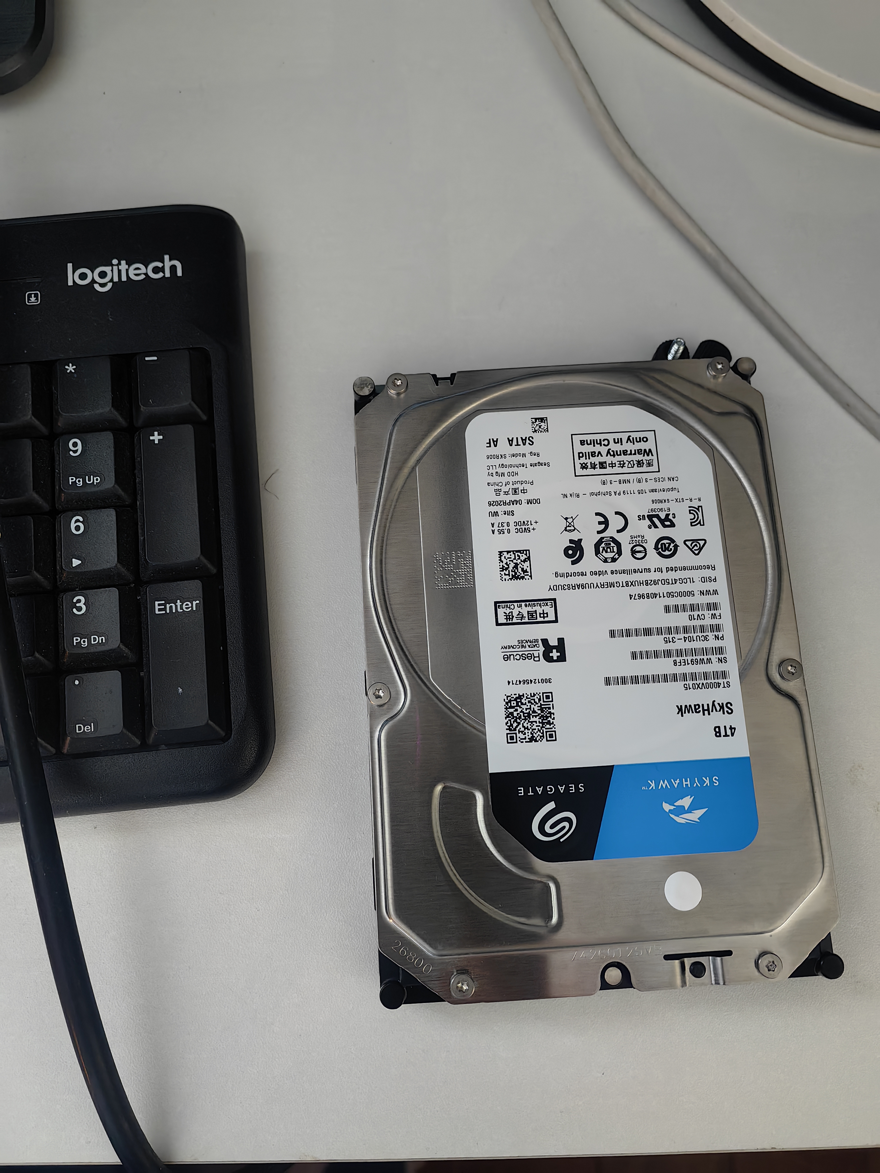 希捷（SEAGATE）监控硬盘 4TB 256MB SATA CMR垂直 机械硬盘 视频储存 数据恢复服务 希捷酷鹰 3.5英寸ST4000VX015 实拍图