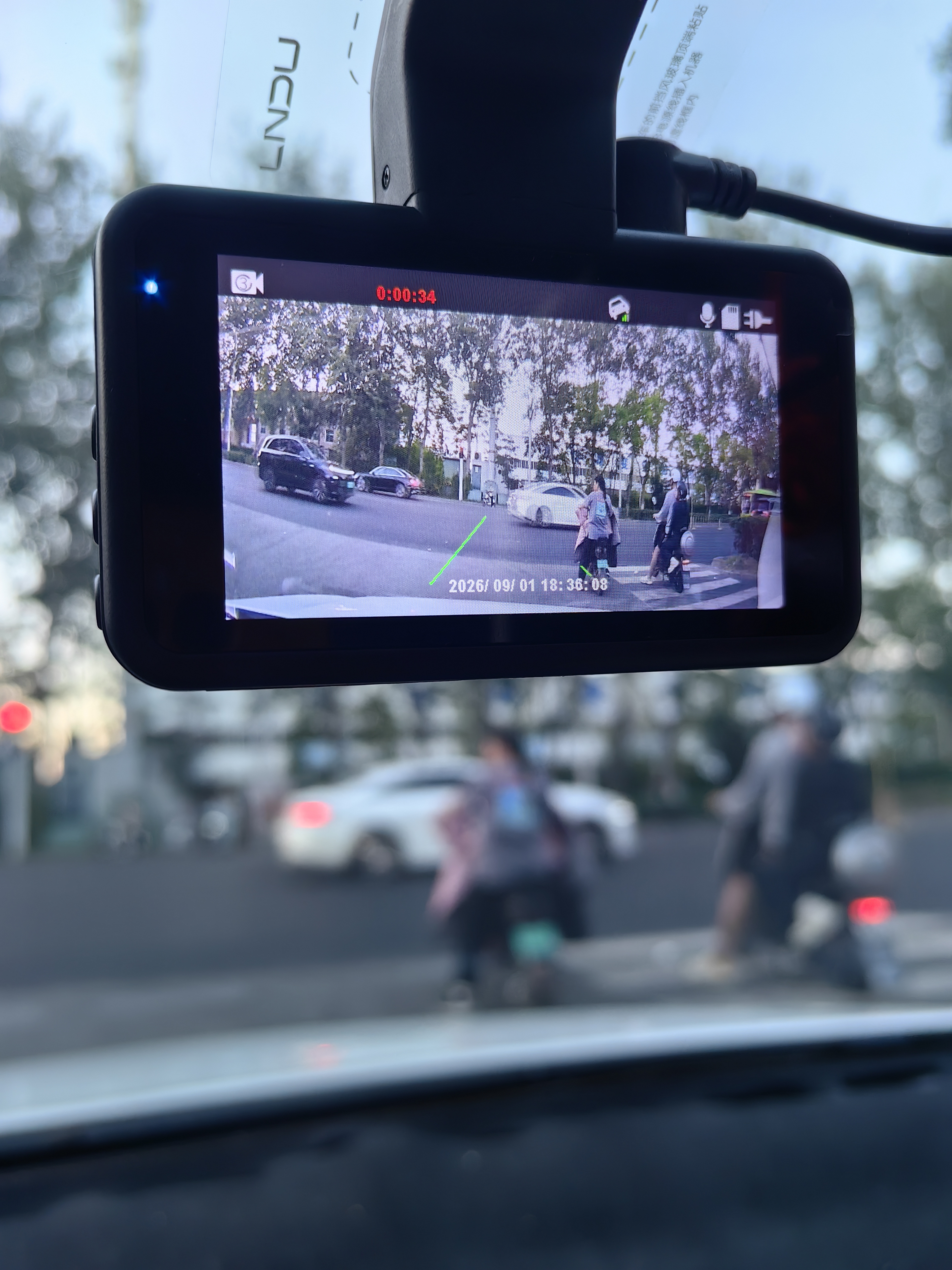 LNDU凌度行车记录仪BL990 1440P高清星光夜视前后双录影像手机APP互联 单镜头+32G卡 实拍图