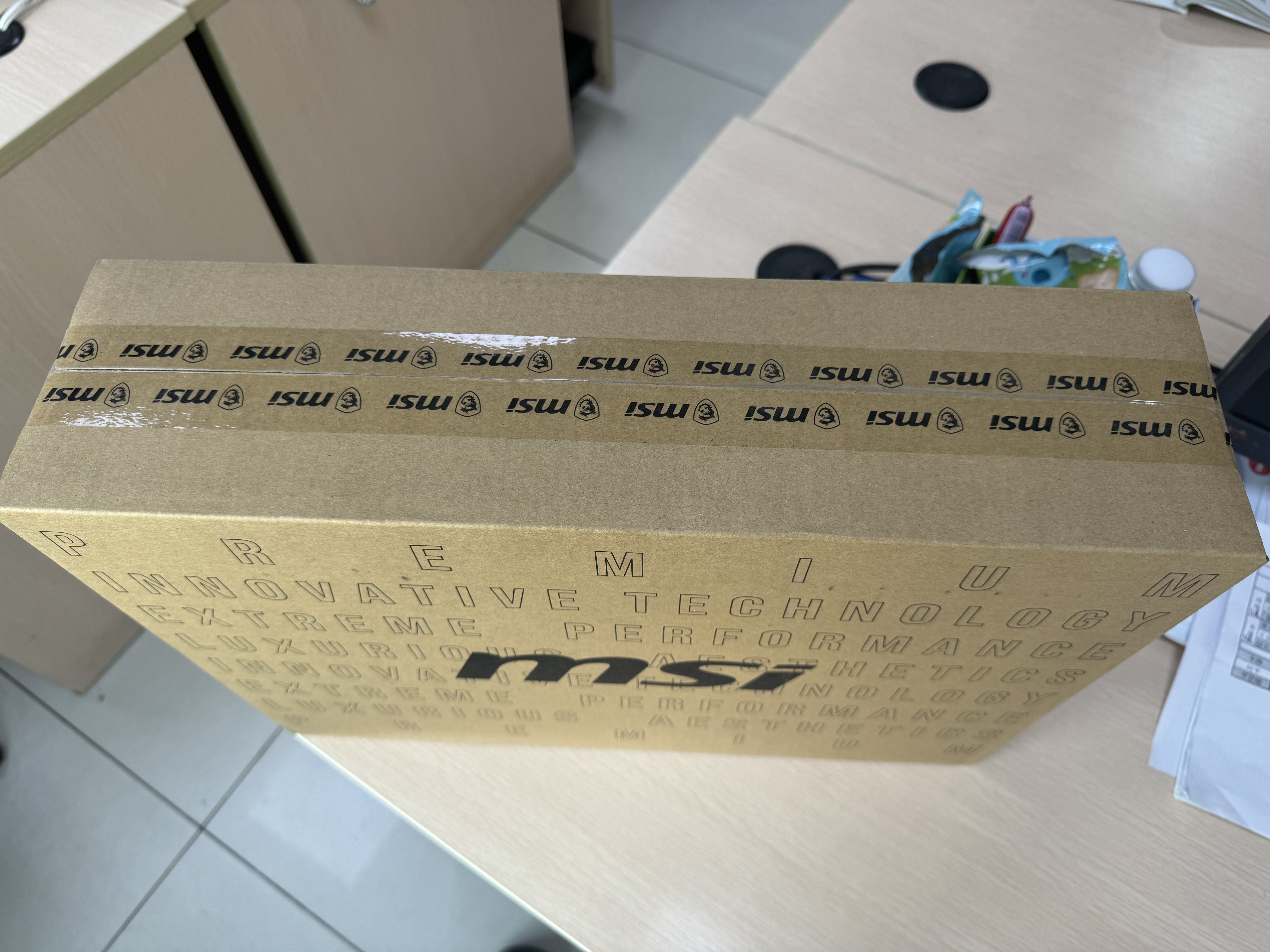 微星（MSI）泰坦16Max 2026 16英寸游戏笔记本电脑(Ultra9-290HX Plus RTX5090 32G 2TB 2.5K 240Hz)国家补贴 实拍图