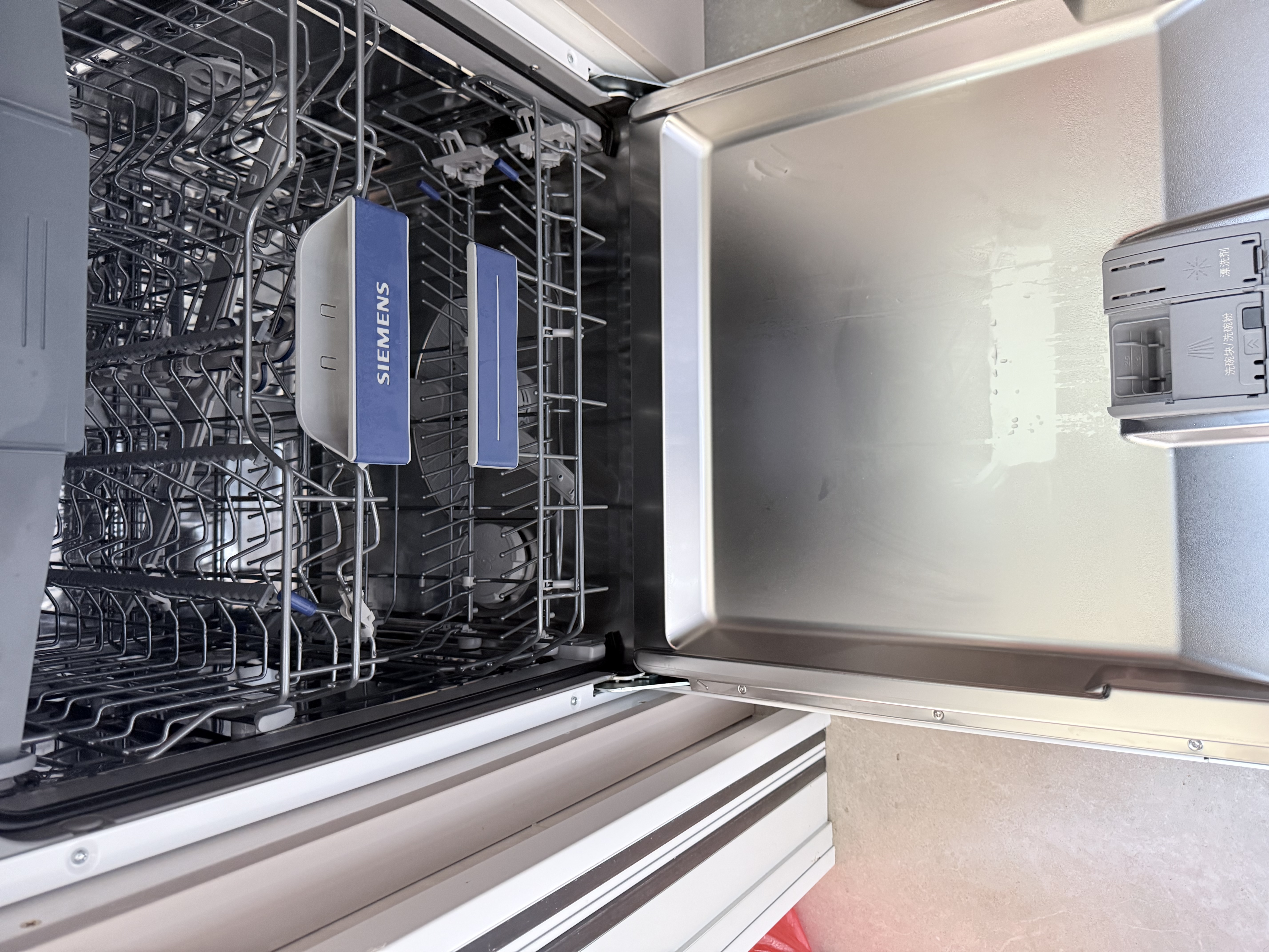 西门子（SIEMENS）黑魔镜Aura6.0白色洗碗机 独嵌两用 150L以上大容积 双核热烘 AI净洗 新一级水效SJ23VW88MC 实拍图