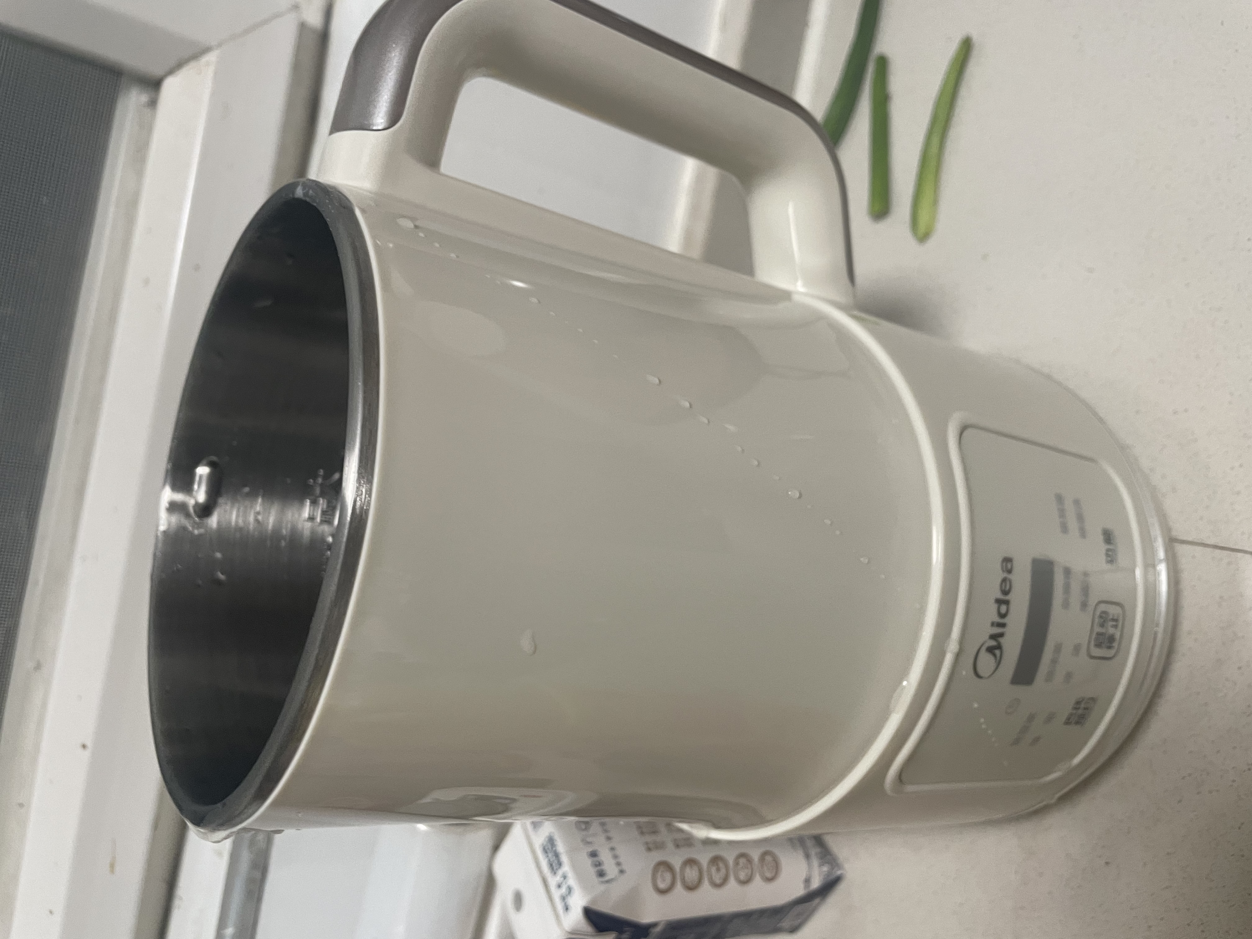 美的（Midea）豆浆机破壁机1.2L大容量4-5人轻音降噪 家用全自动一体免煮免洗新款 免滤防糊底榨汁料理机 YC23 实拍图