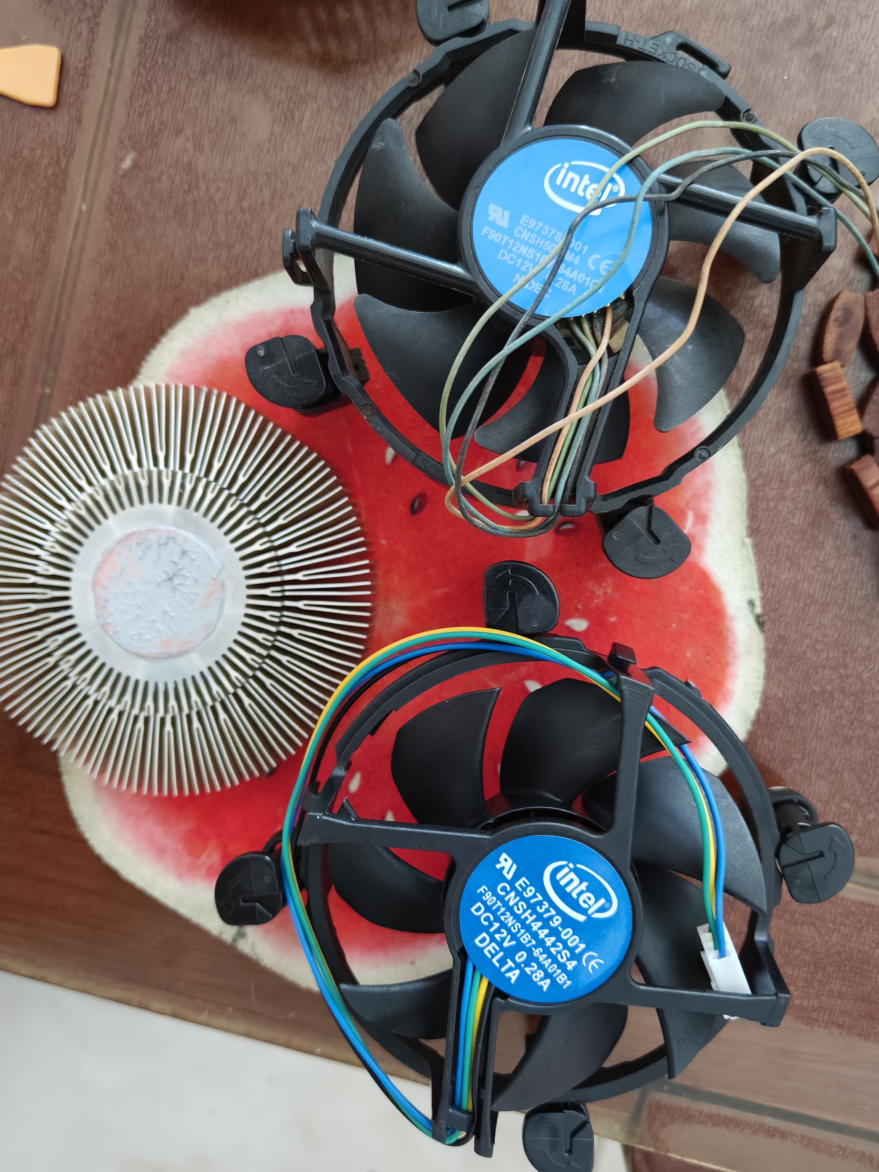 台达全新Intel英特尔 E97379-001 1155/1150/1156 四针线散热器 CPU风扇 0.28A单风扇 实拍图