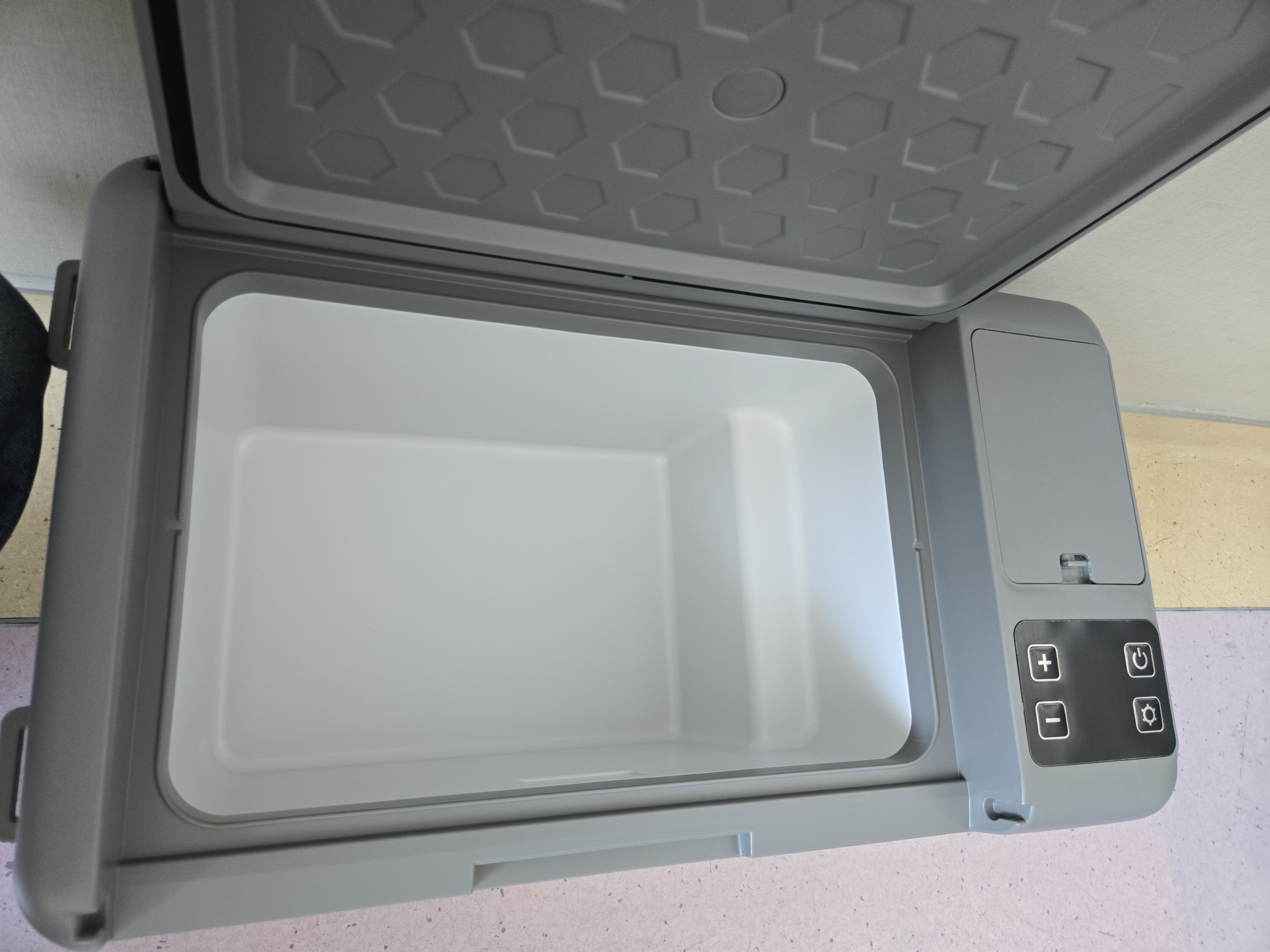 美的（Midea）车载冰箱压缩机21L车家两用小型汽车宿舍快速制冷冰箱CL-21SM 实拍图