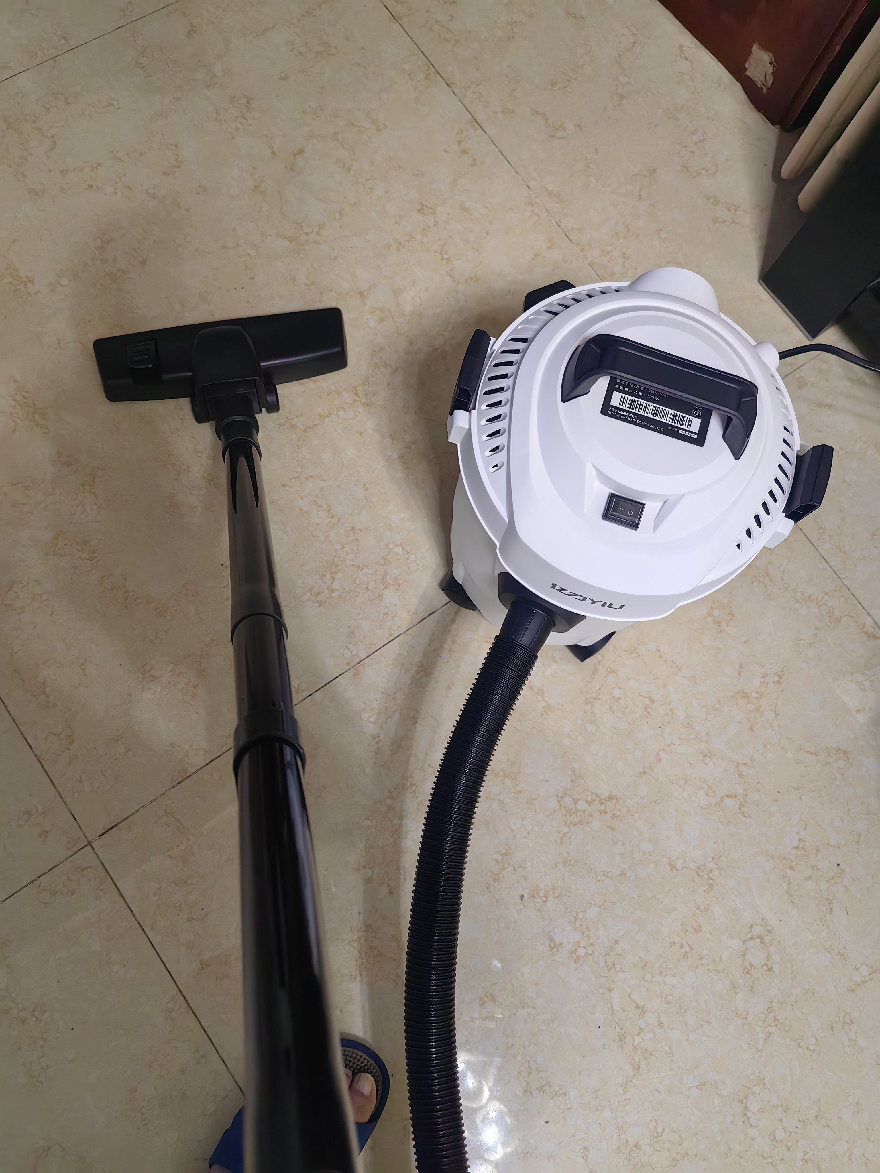 亿力吸尘器家用手持轻量超强大吸力 桌面床上地毯沙发干湿两用吹吸一体 小型除尘吸猫毛神器小白桶12L 实拍图