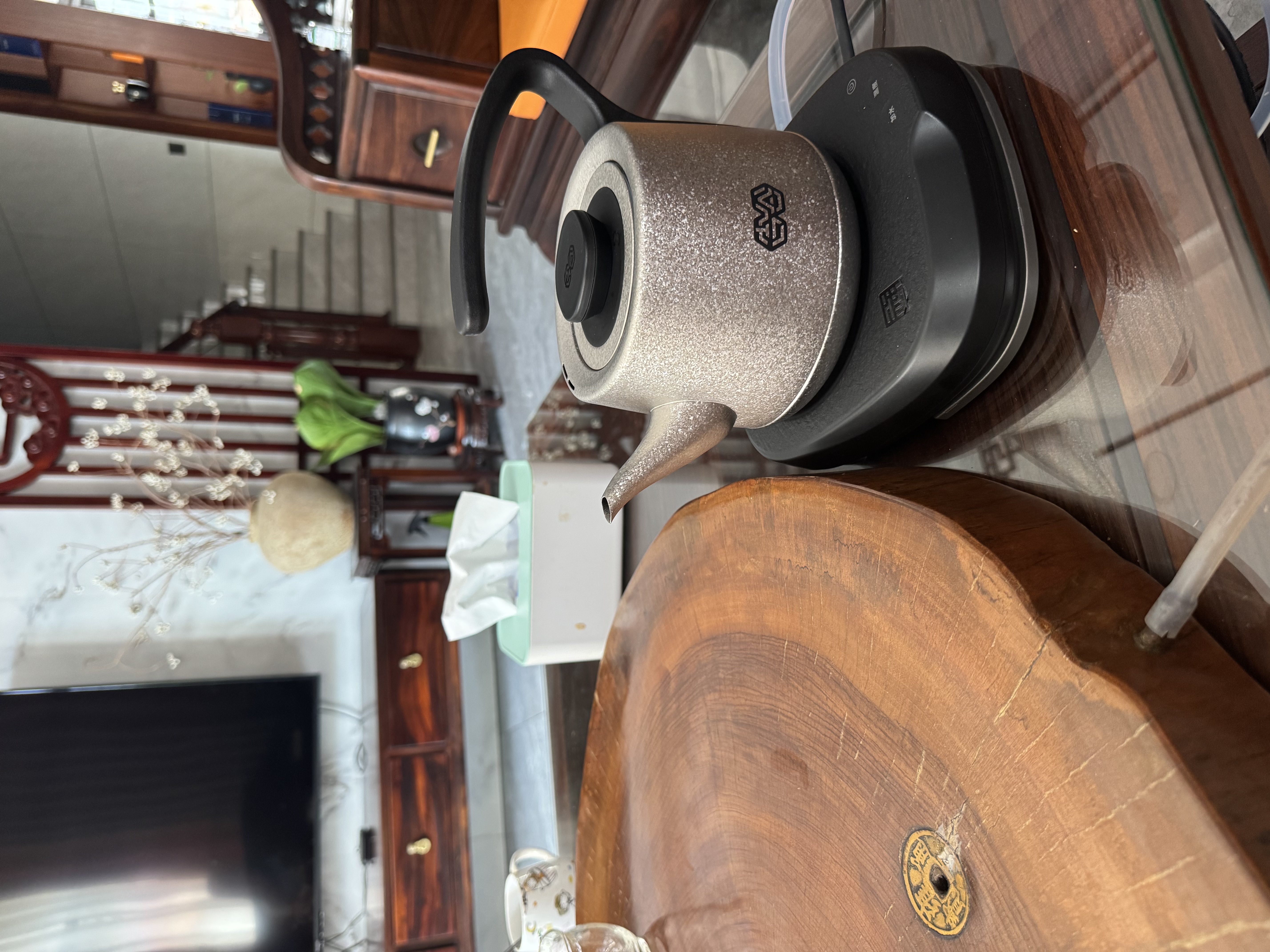 吉谷（K·KOU）纯钛电烧水壶 全自动底部上水茶台电水壶 家用办公室泡茶专用恒温茶具一体机0.8L TB012 实拍图