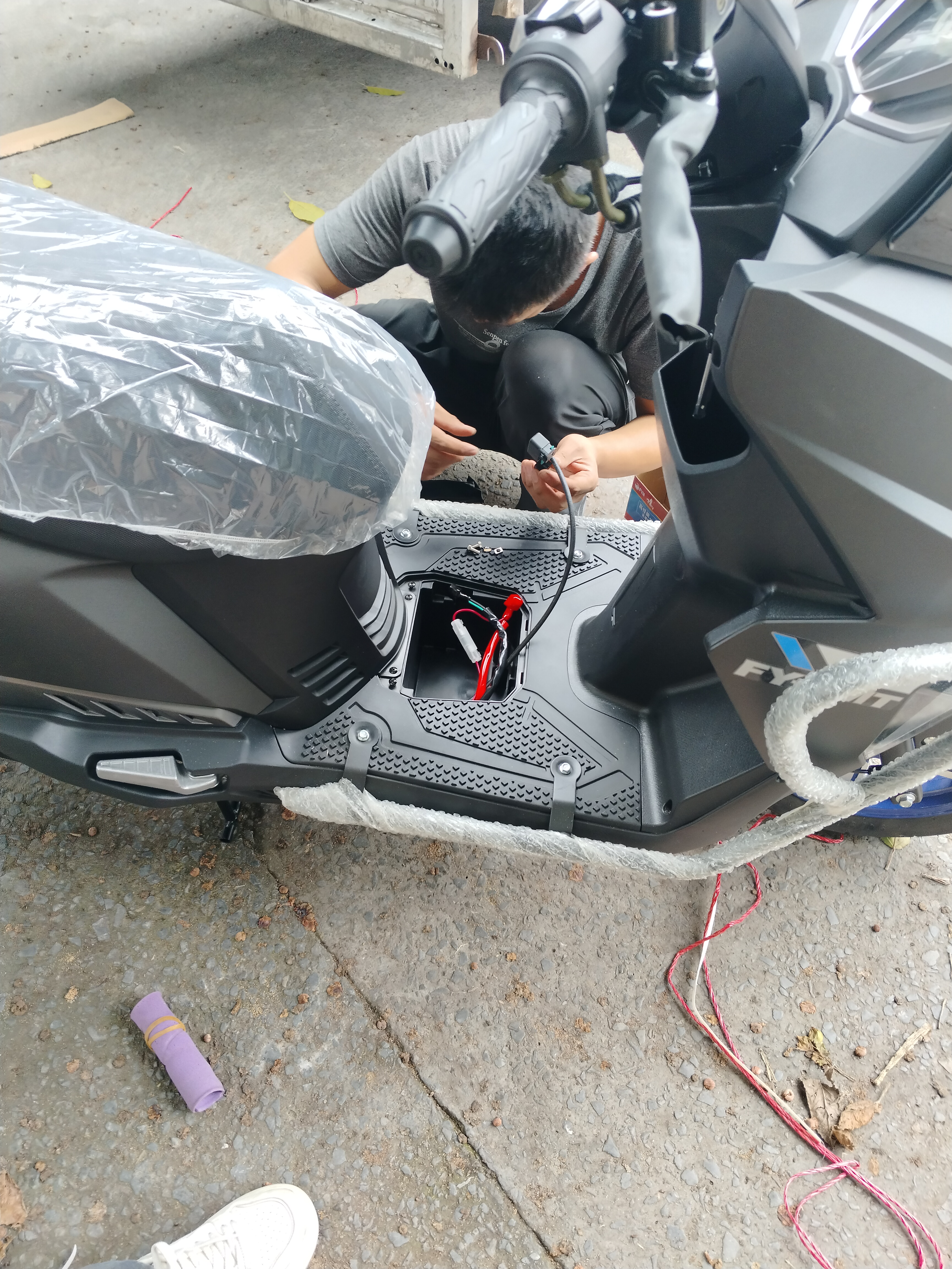 飞鹰UFR150远征版燃油踏板摩托车 省油越野通勤送护杠 磨砂黑26款 实拍图