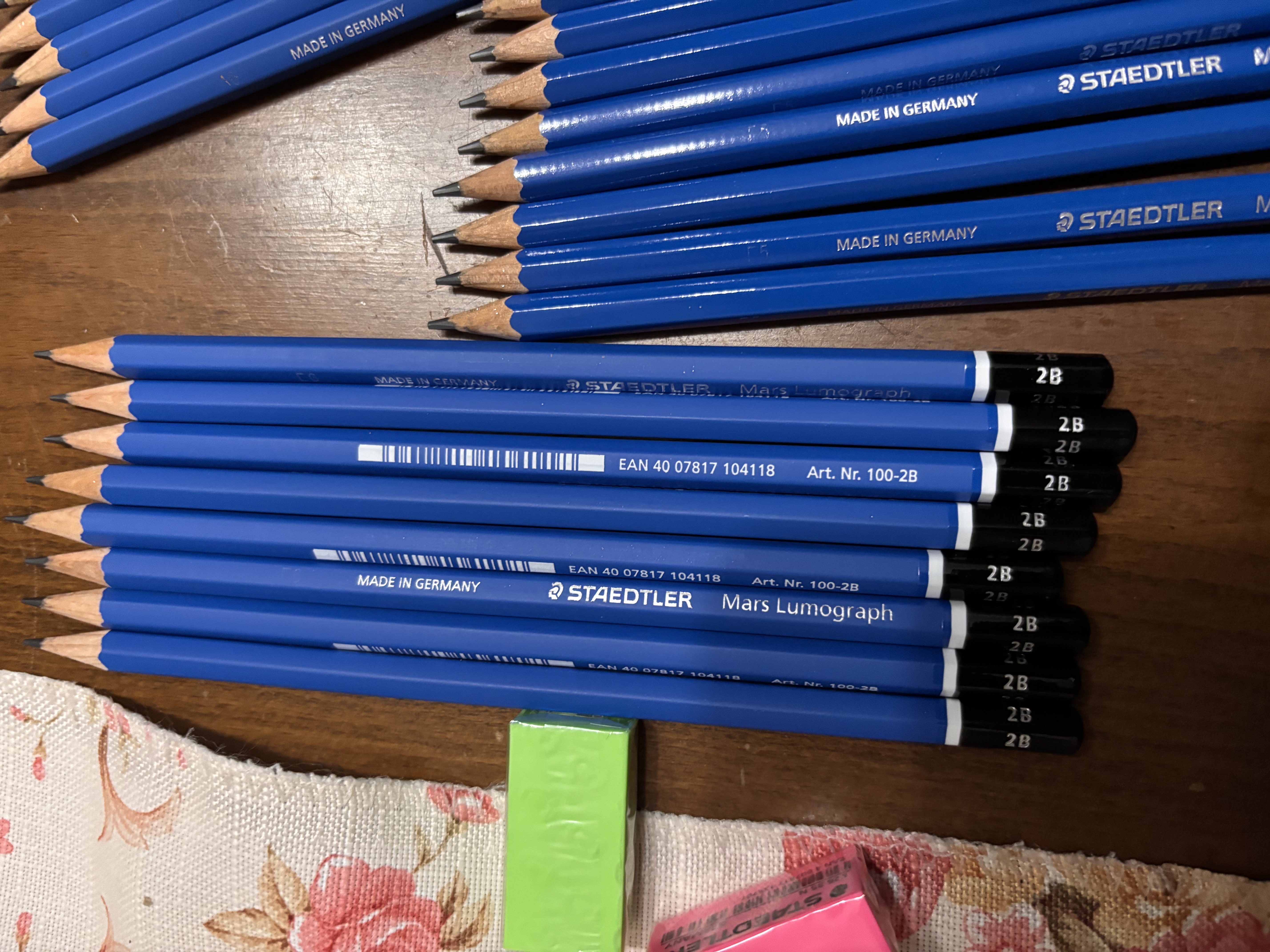 施德楼（STAEDTLER）德国100蓝杆铅笔 专业绘图铅笔 美术生素描铅笔 素描绘画学习 施德楼素描笔 专用初学者 蓝杆2B 4支散装 实拍图