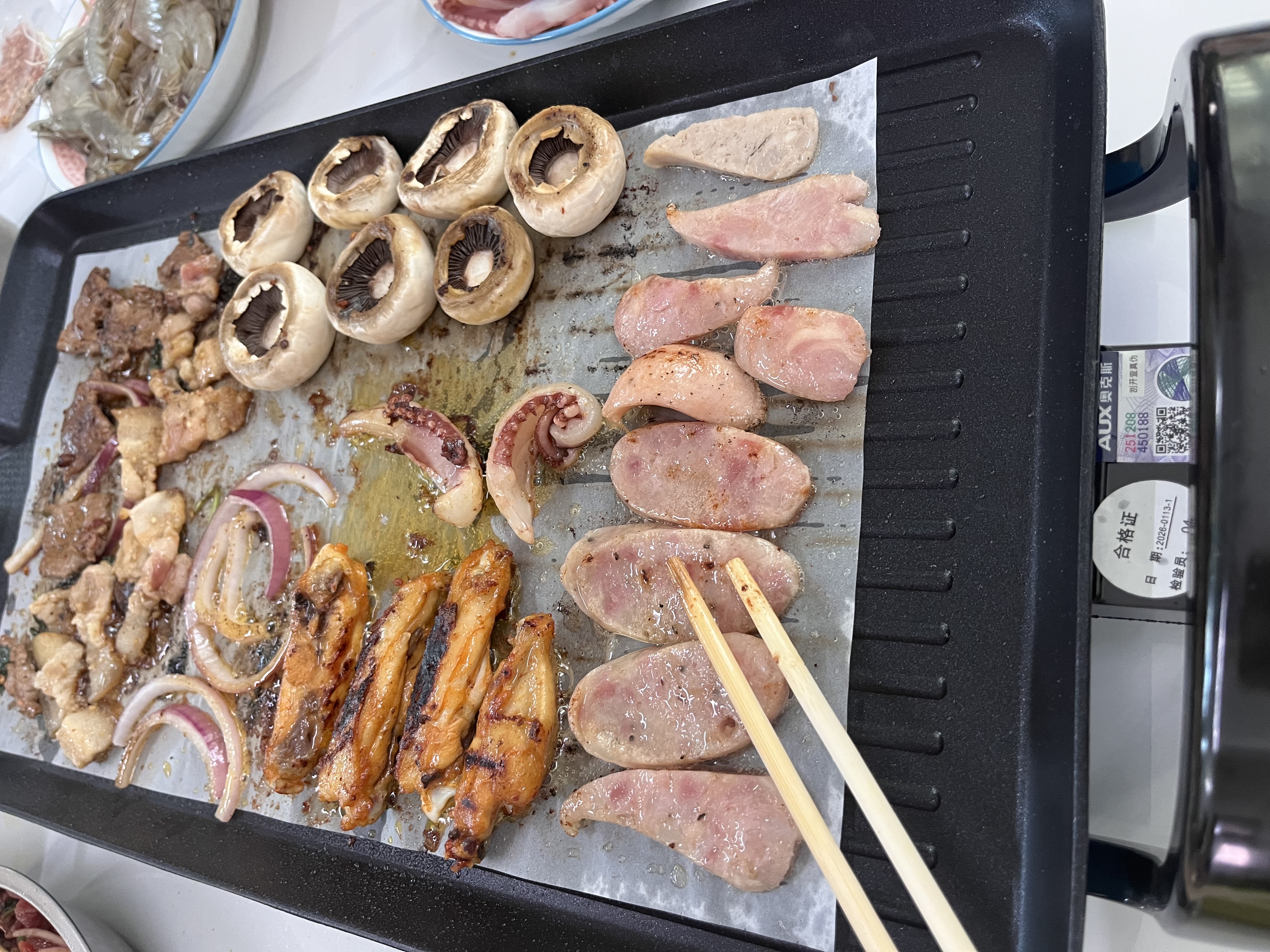 奥克斯（AUX）烤肉锅电烤盘家用电烤炉烤肉盘大容量大尺寸多功能烧烤串机烤肉机轻烟大功率不粘 4-8人大号烤盘 1层 实拍图