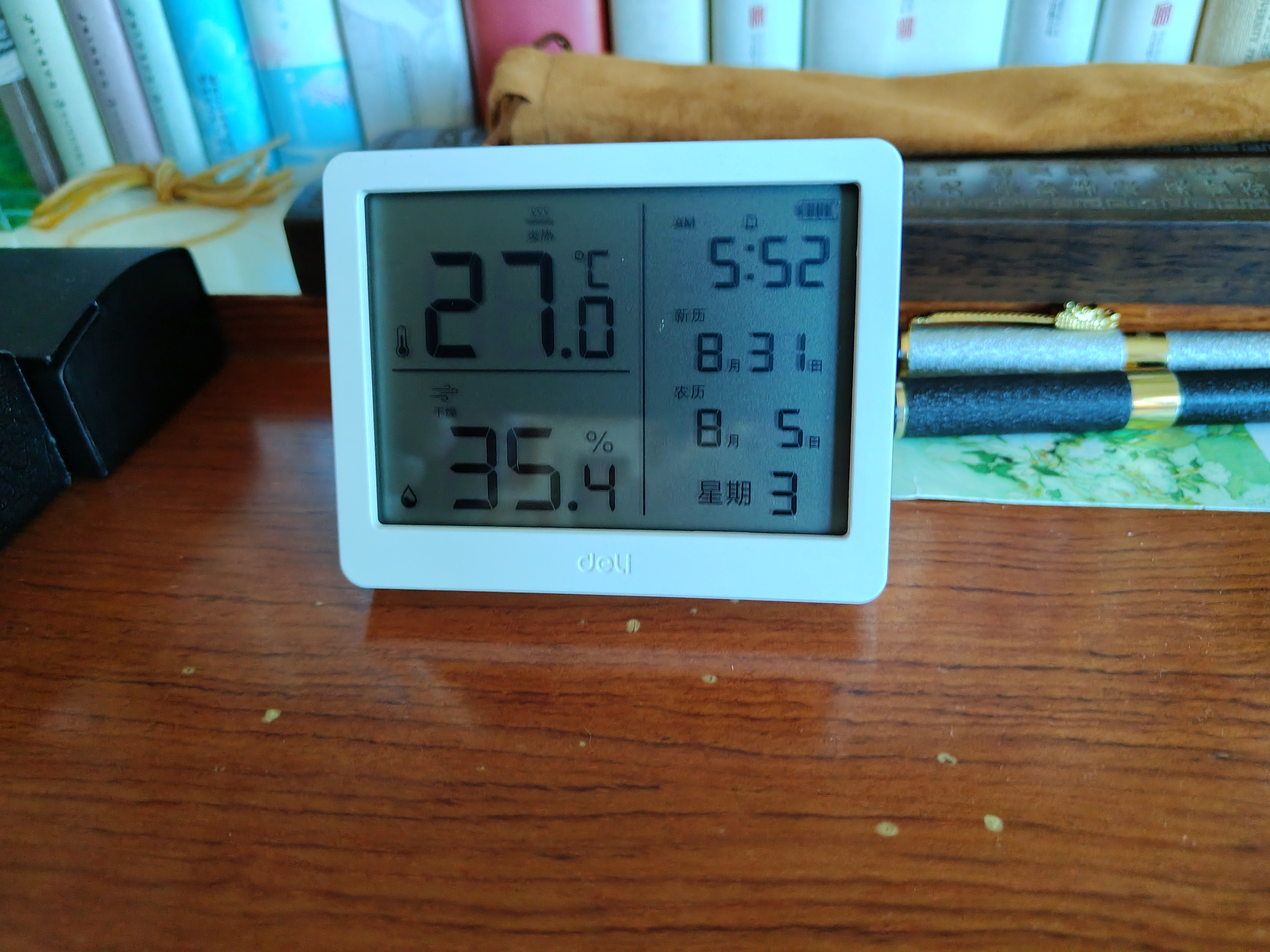 得力（deli）宽屏多功能电子温湿度计 可设闹铃 附7号电池*1 白色 LE502-WH  实拍图