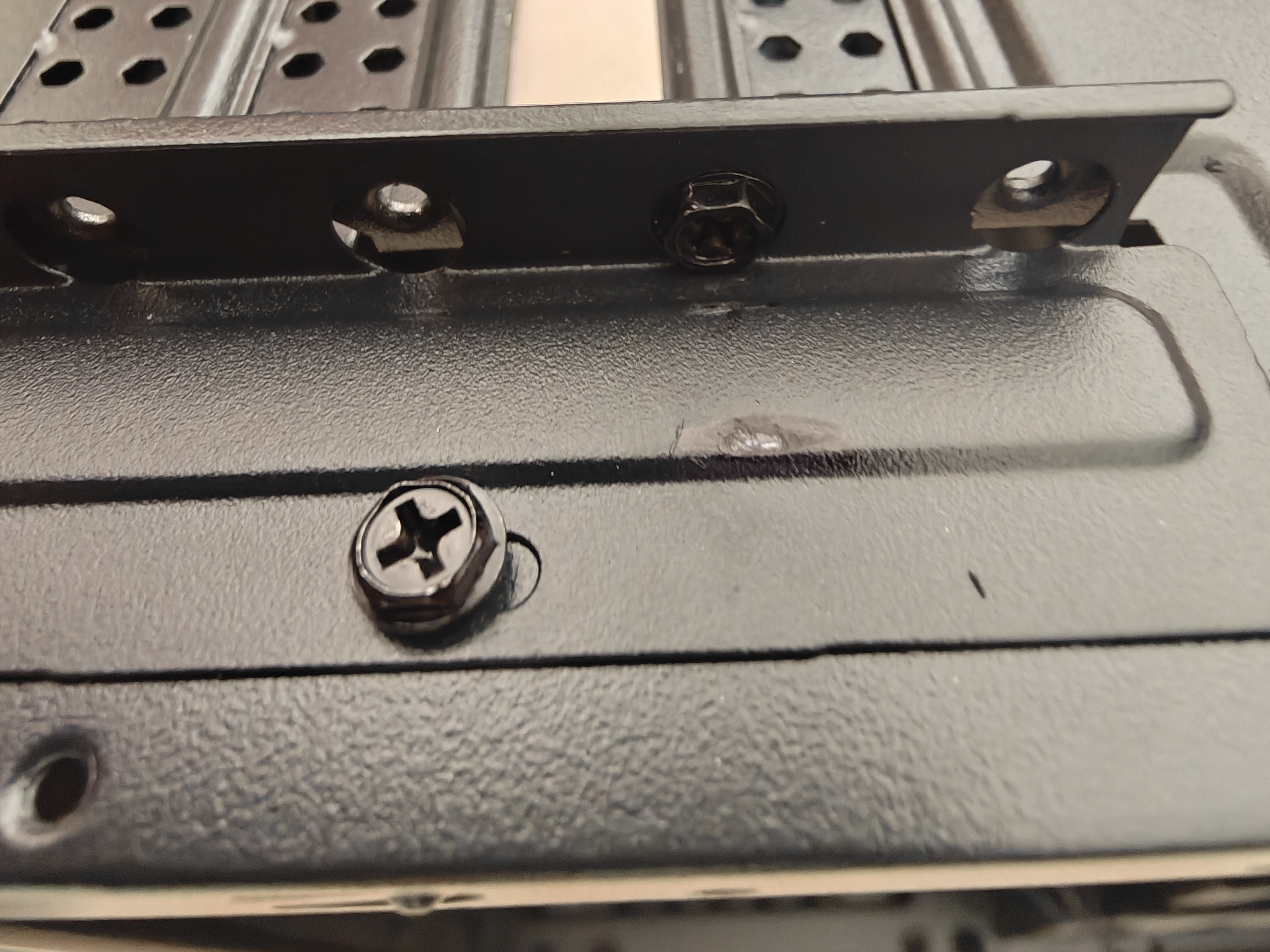 长城（Great Wall）商祺R25商务电脑机箱（MATX主板/提手/走背线/0.6mm厚五金/USB3.0/4硬盘位/光驱位） 实拍图