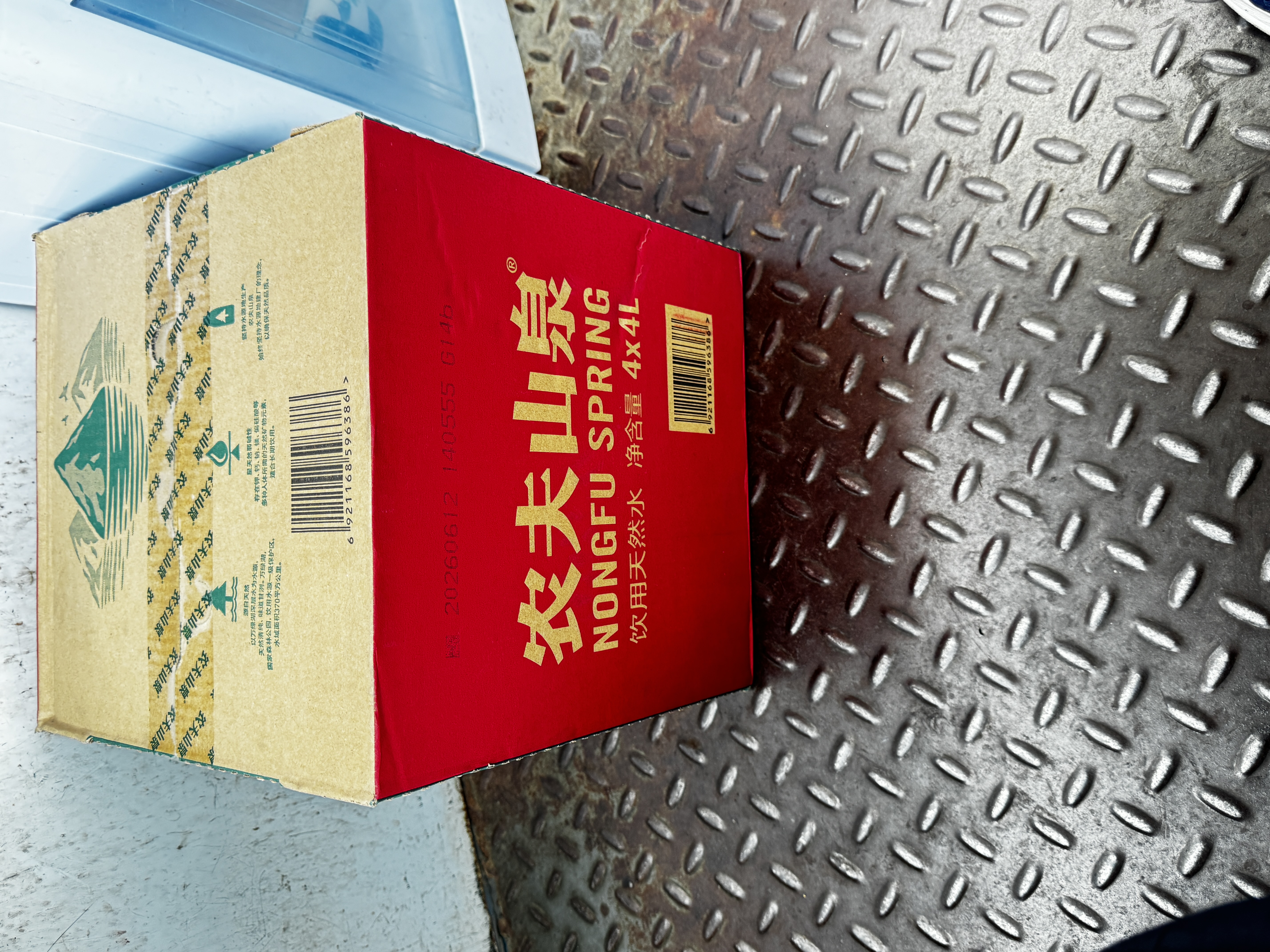农夫山泉饮用天然水4L*4桶 纸箱塑膜随机发货大桶装 家用桶装水 实拍图