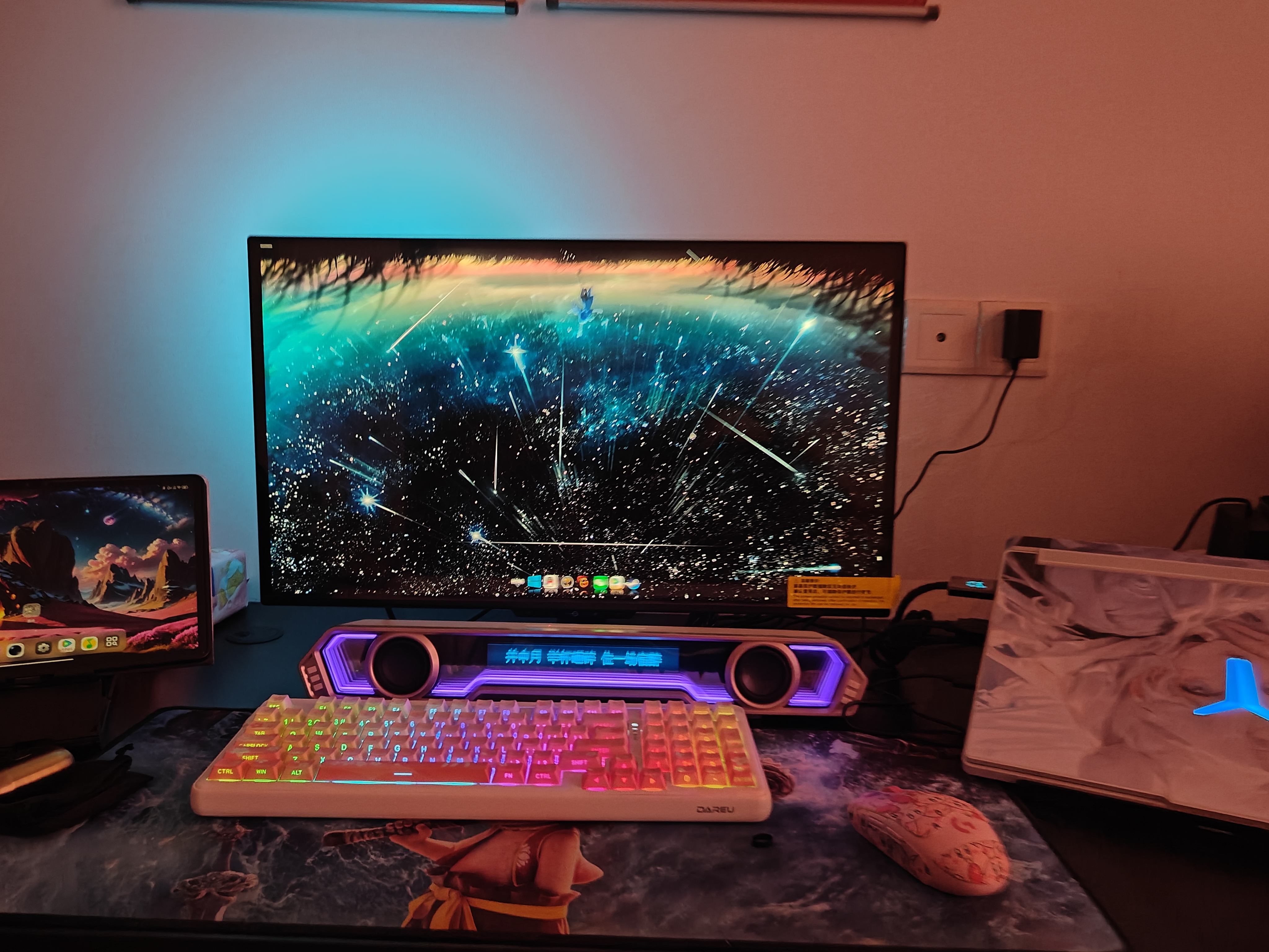 泰坦军团 26.5英寸 第4代三星原厂QD-OLED镜面屏 2K 240Hz 0.03ms 原生10bit 硬件低蓝光 电竞显示器G2785S 实拍图
