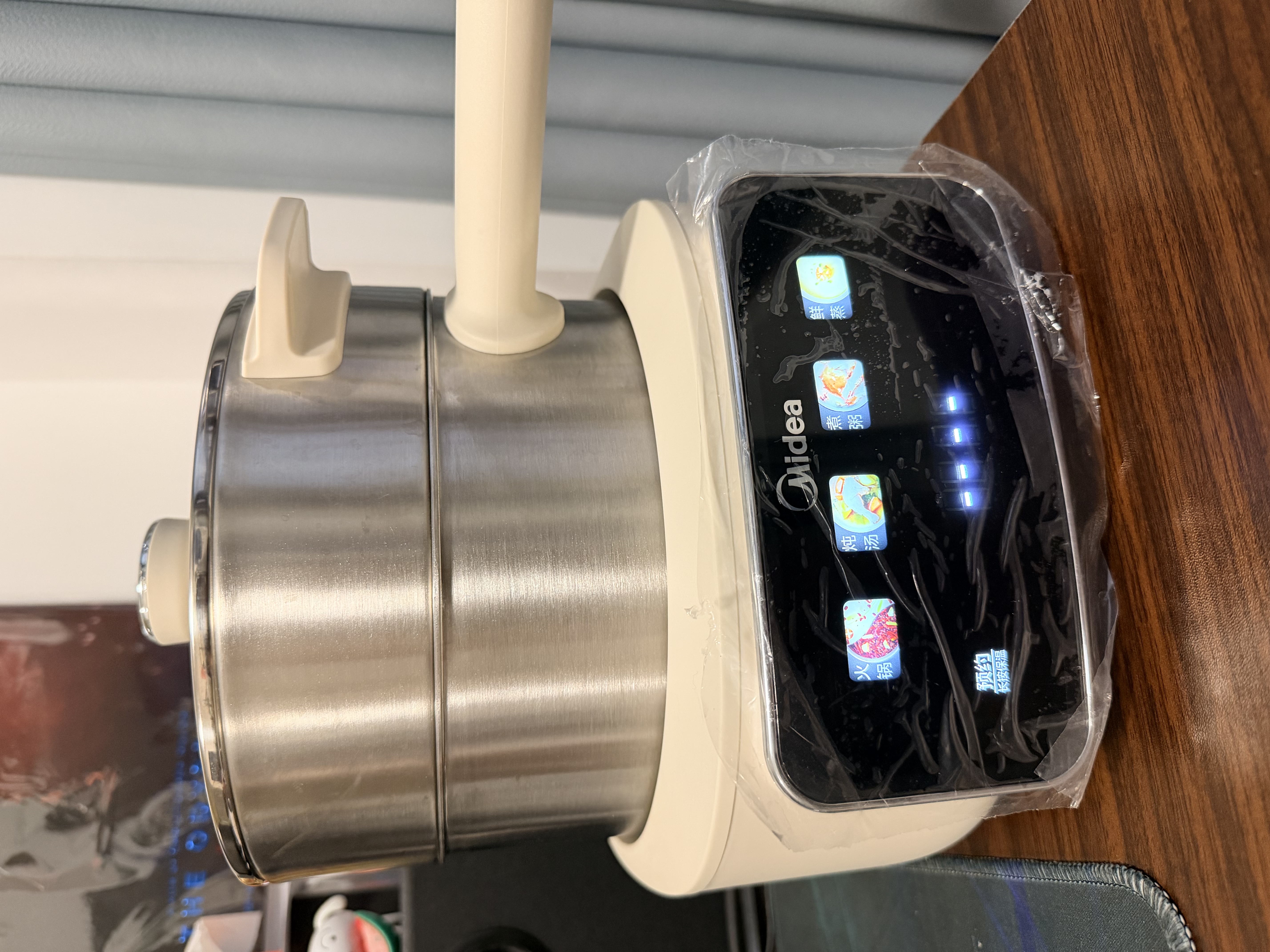 美的（Midea）电煮锅 电蒸锅 分体式小电锅 0涂层不锈钢电煮锅  2-3人家用蒸煮一体多功能锅 2.6L配蒸笼 XZC2071 实拍图