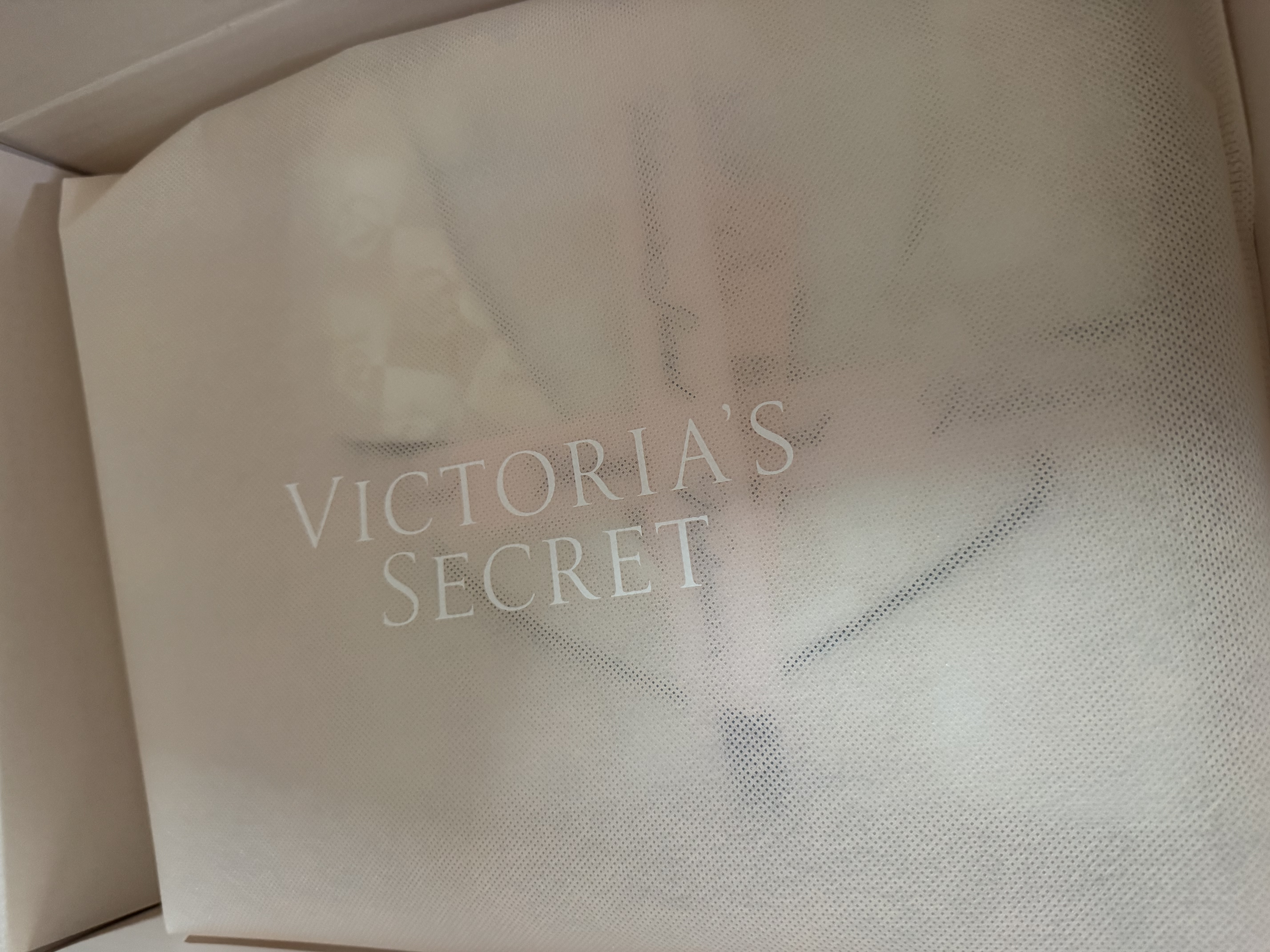 维多利亚的秘密（Victoria's Secret）维密 明星同款 宅度假水光绸家居服丝滑长袖长裤睡衣套装 实拍图