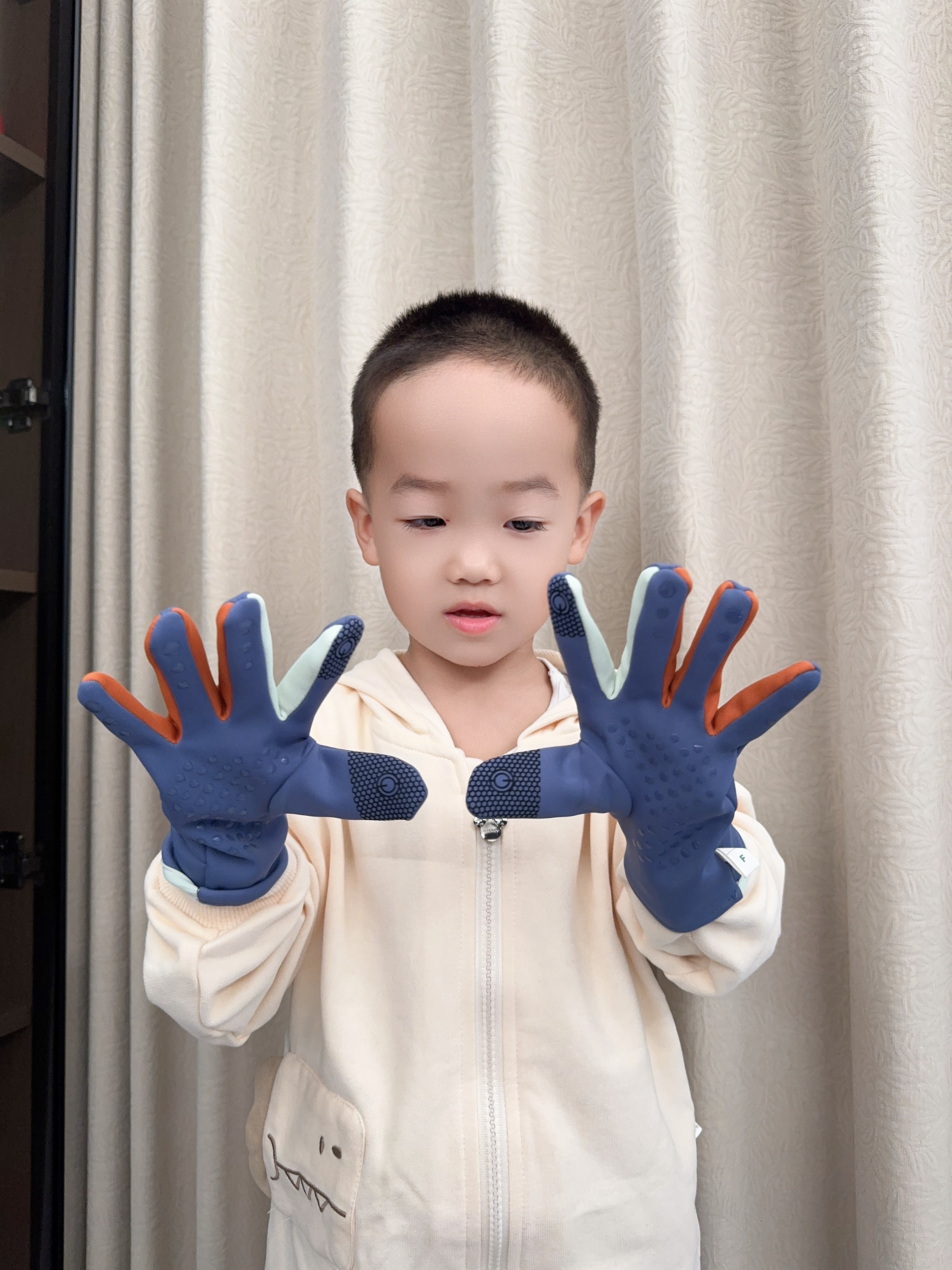 Kocotreekk树儿童手套保暖防滑男童女孩冬季五指骑行手套 实拍图