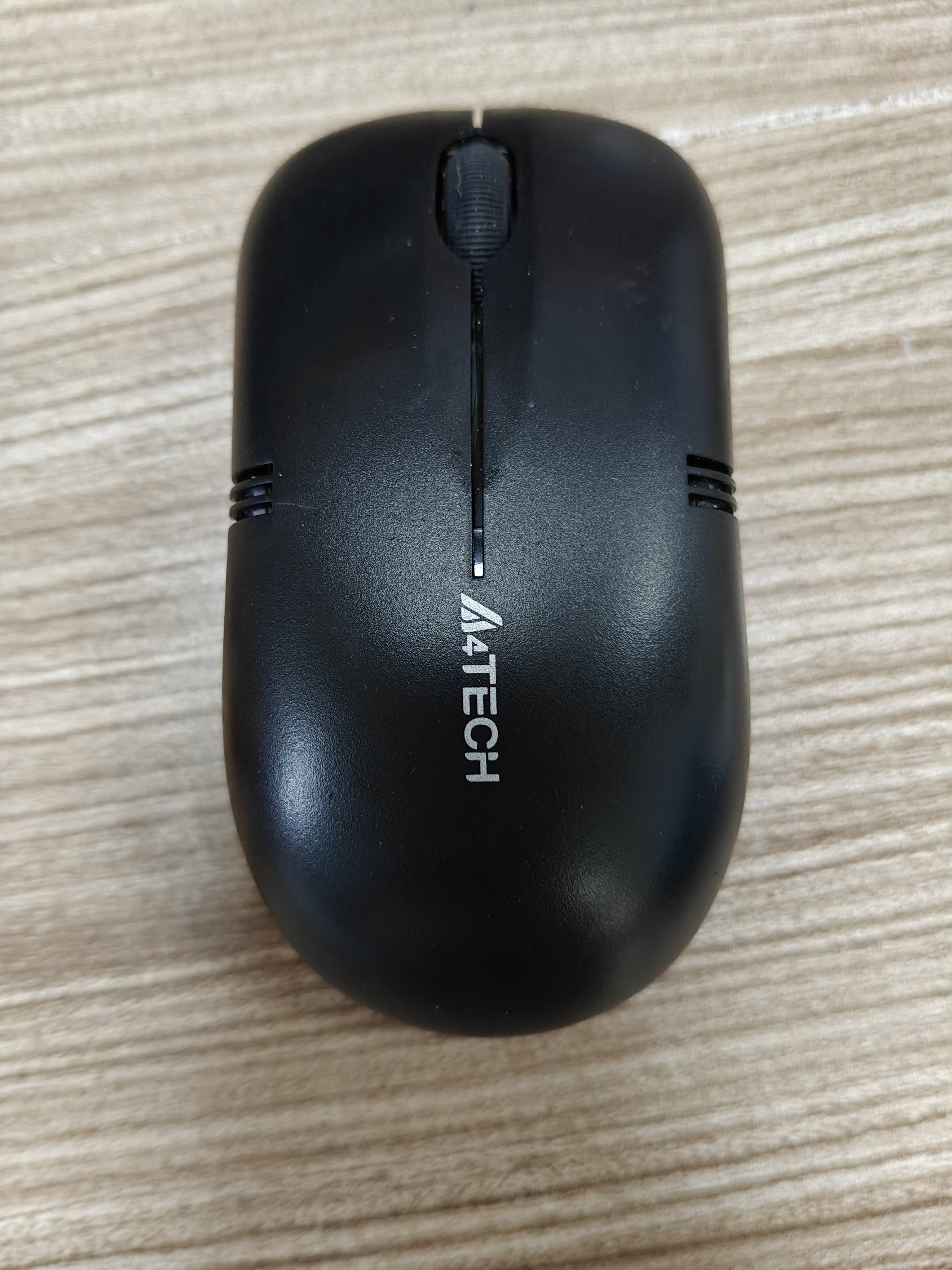 双飞燕（A4TECH）WG-100 中手 对称 无线鼠标 办公鼠标外设电脑鼠标 无线鼠标笔记本通用 黑色 无线 实拍图