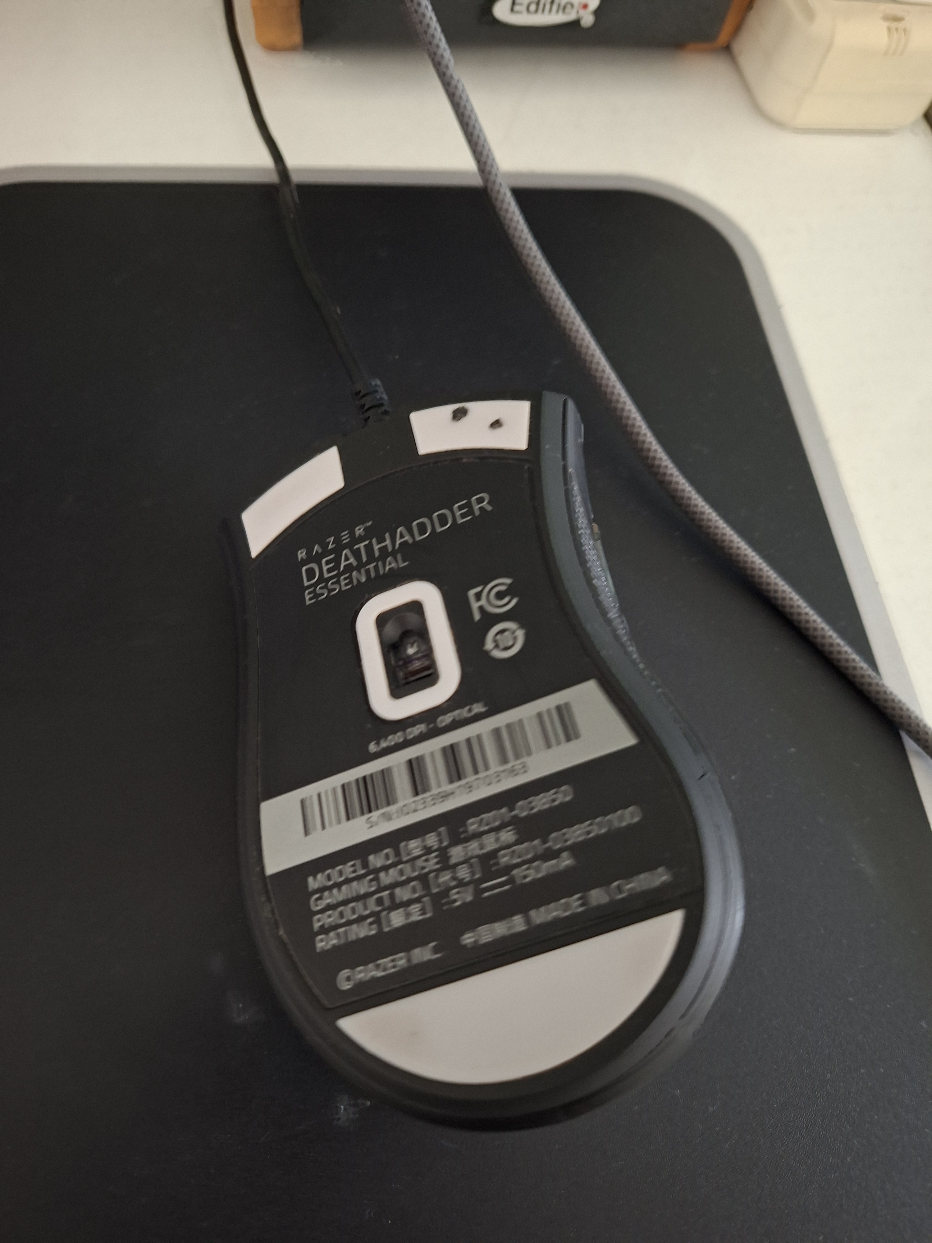 雷蛇（Razer）炼狱蝰蛇标准版有线鼠标 人体工学 电竞游戏 右手通用型 吃鸡/LOL/CSGO游戏鼠标 黑色 实拍图
