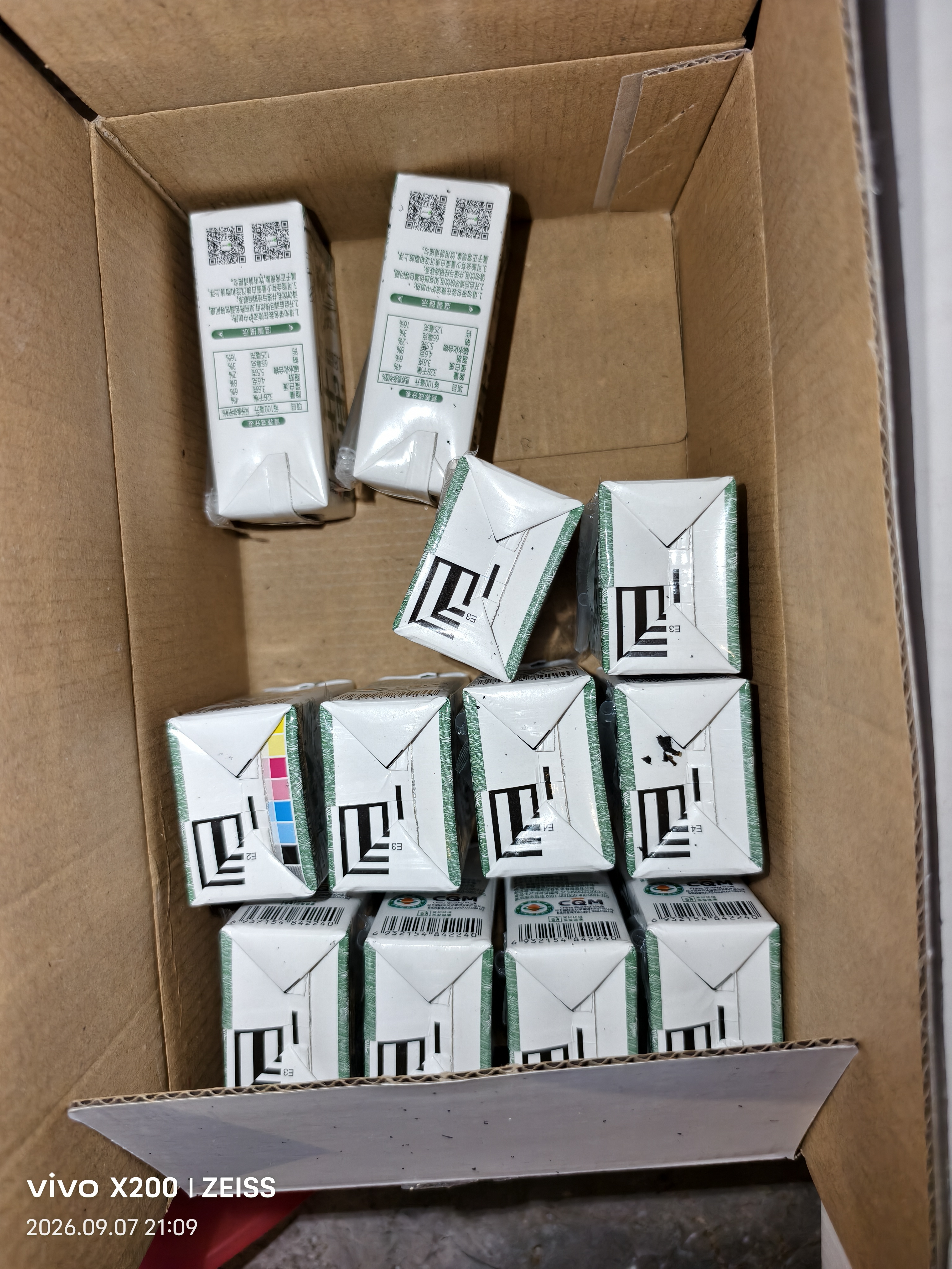 西域春新疆有机纯牛奶125mL*20盒整箱早餐奶儿童奶有机乳蛋白礼盒高蛋白 实拍图