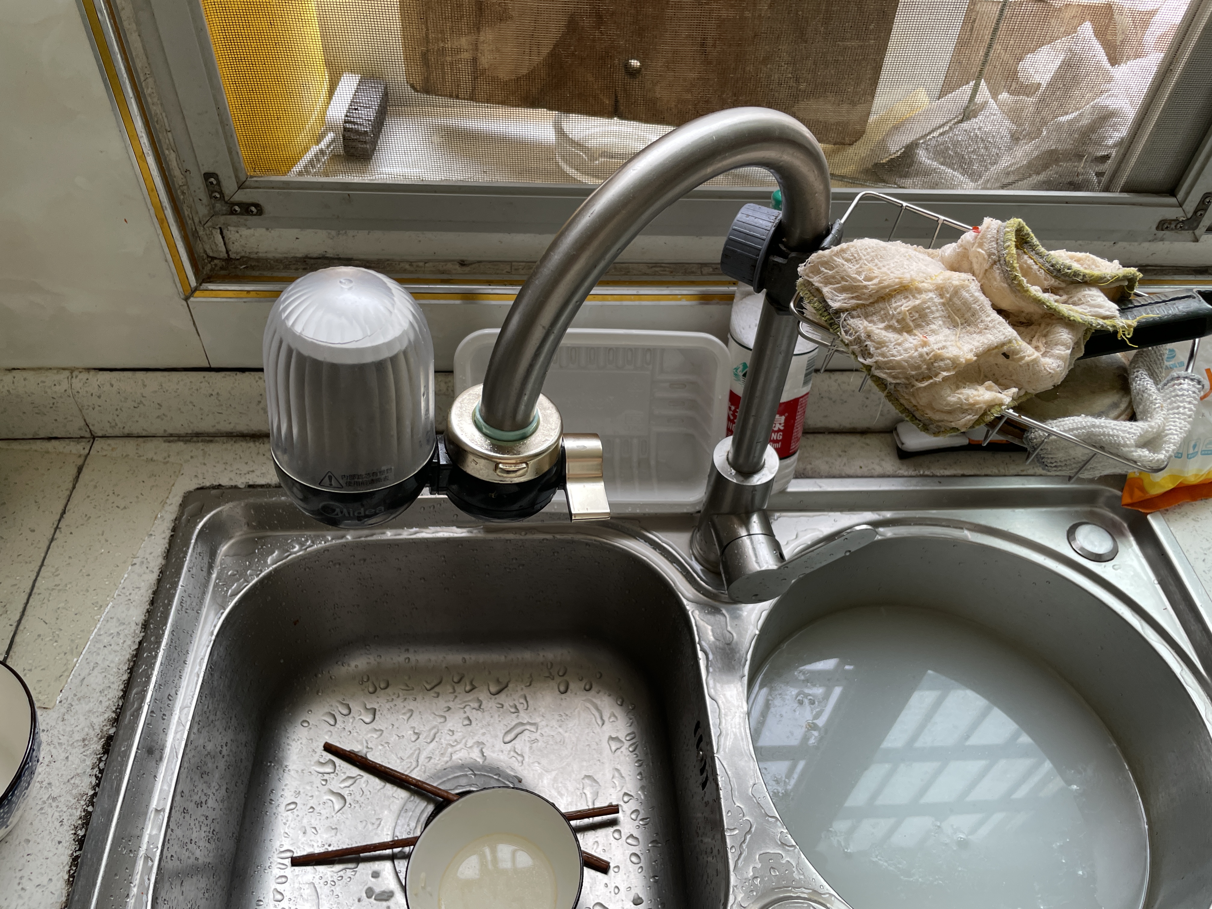 美的（Midea）水龙头过滤器家用厨房自来水净水器 活性炭12级精滤 可清洗 除氯除异味除垢 通用安装前置滤水器 6芯装【6年免换芯】活性炭增强版滤芯 实拍图