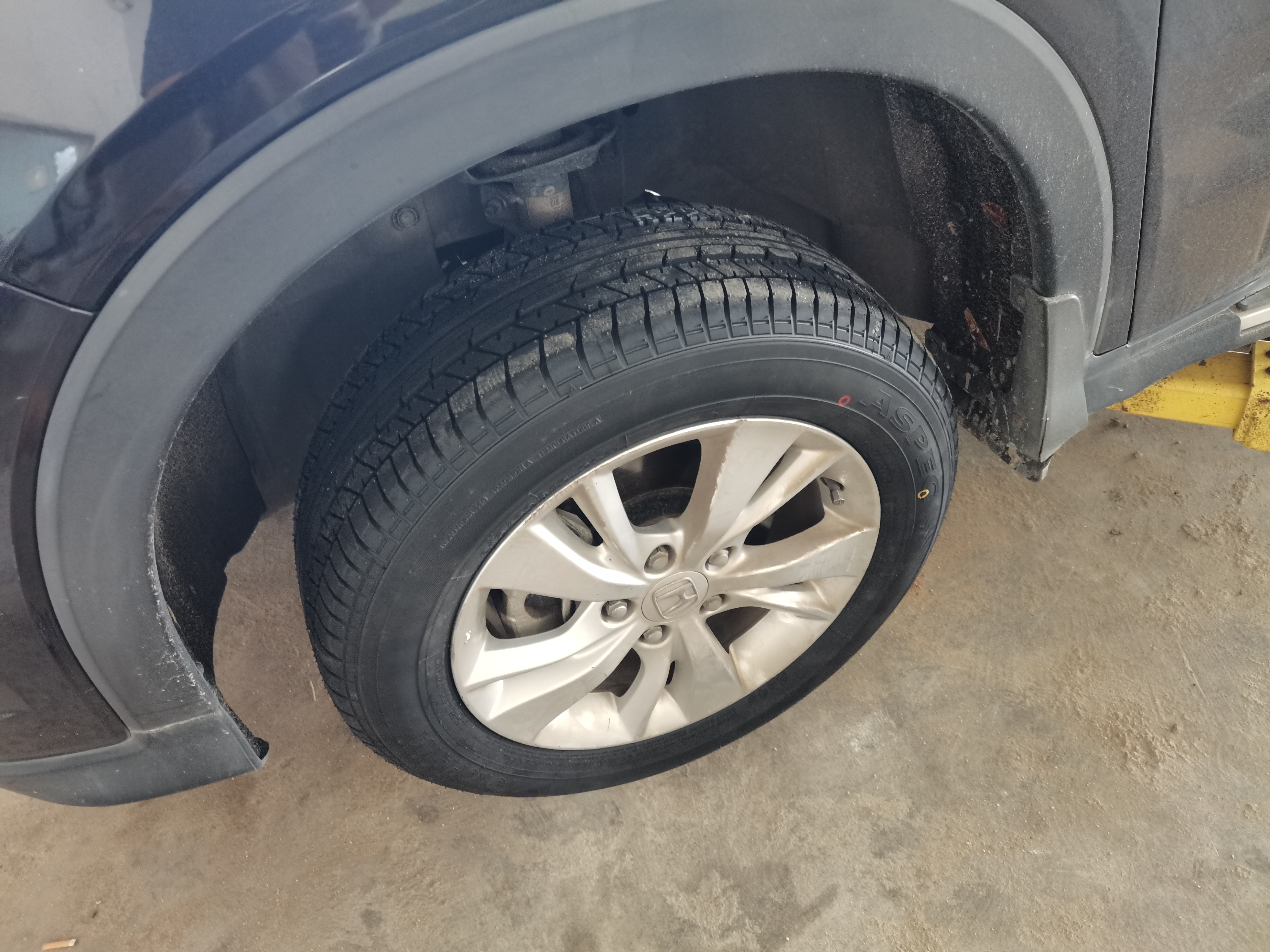 优科豪马轮胎215/60R16 95H  A349F原配本田雅阁/思铂睿/丰田锐志/凯美瑞 实拍图