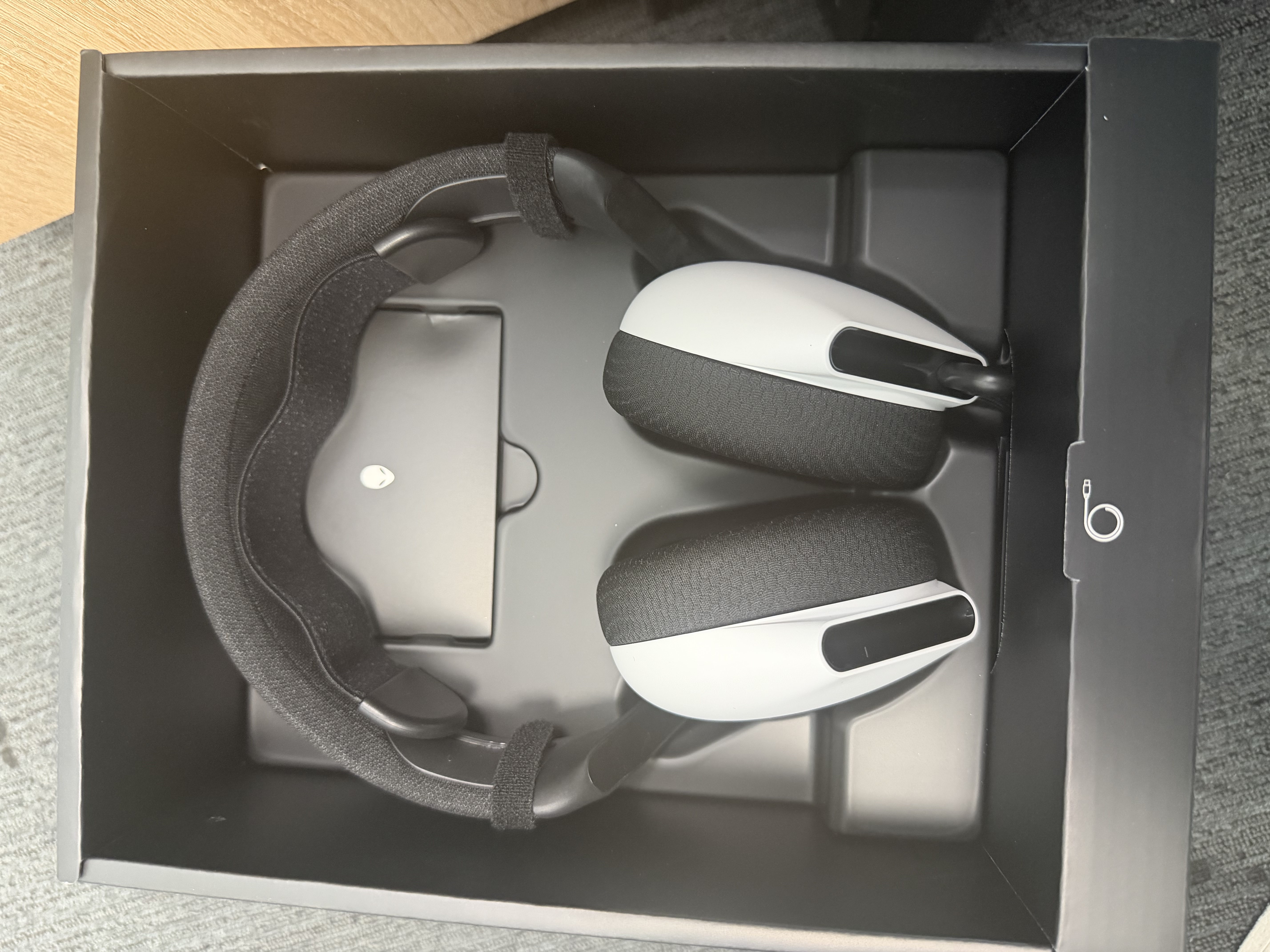 外星人（Alienware）AW520H游戏耳机杜比全景声头戴式有线电竞耳机3A大作电影级音效Hi-Res金标认证外设节日礼物 白色 实拍图