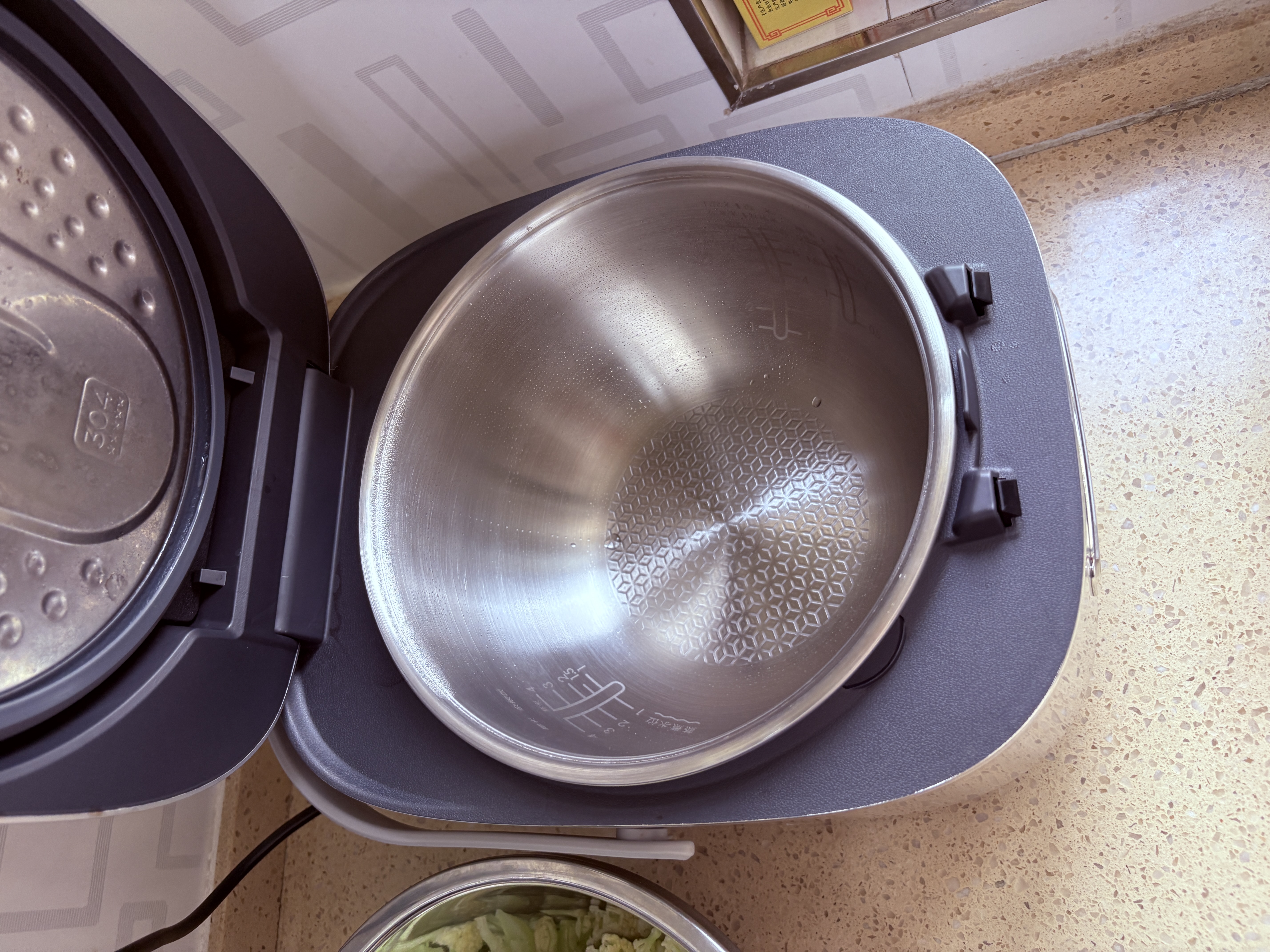 美的（Midea）晶钛0涂层电饭煲花瓣IH4L大容量316L母婴级不锈钢内胆家用多功能3-4人智能电饭锅CFB4077S 实拍图