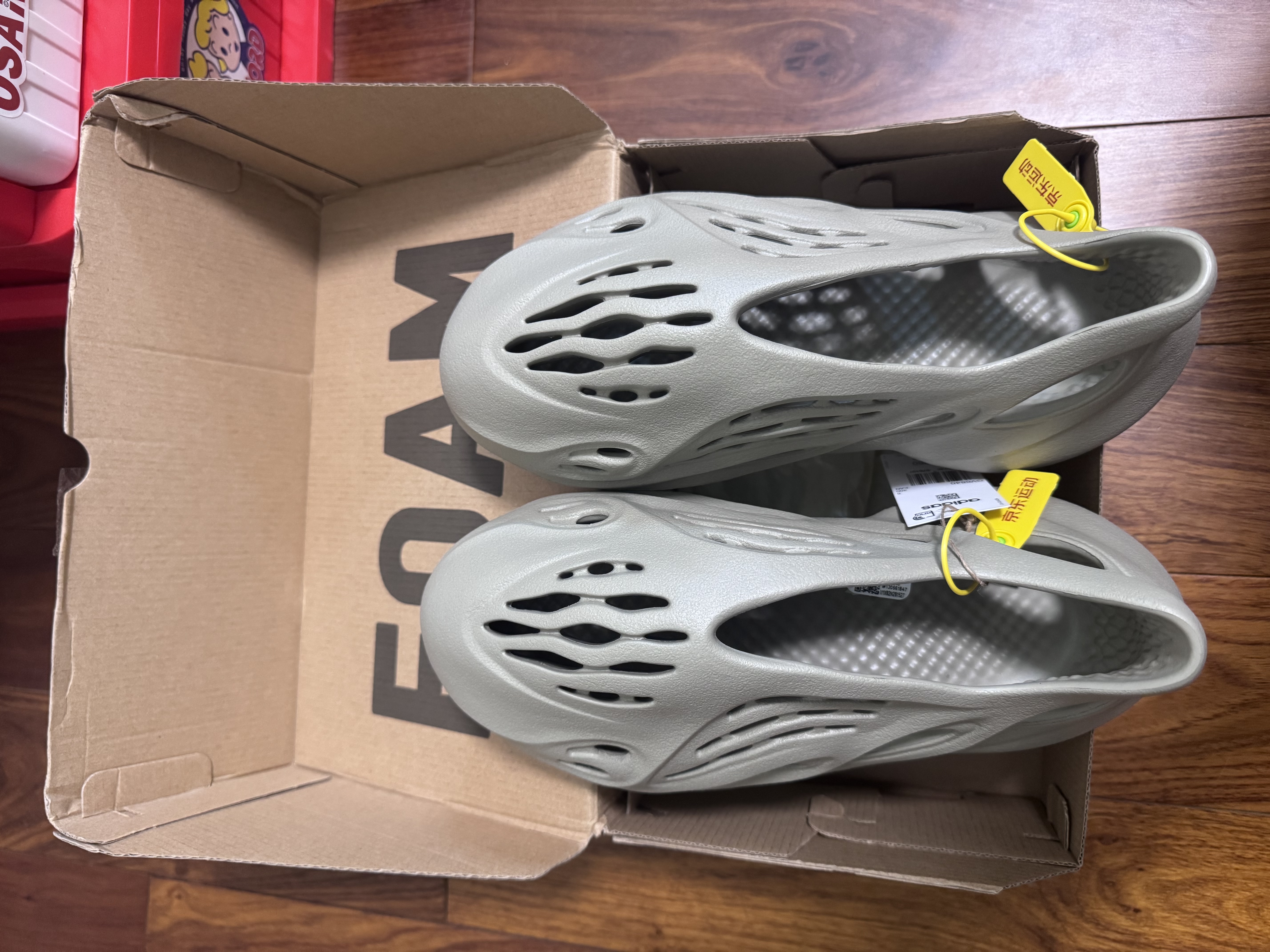 【95成新】阿迪达斯 （adidas）Originals Yeezy Foam Runner 镂空情侣凉鞋 GV6840 UK8码42   实拍图