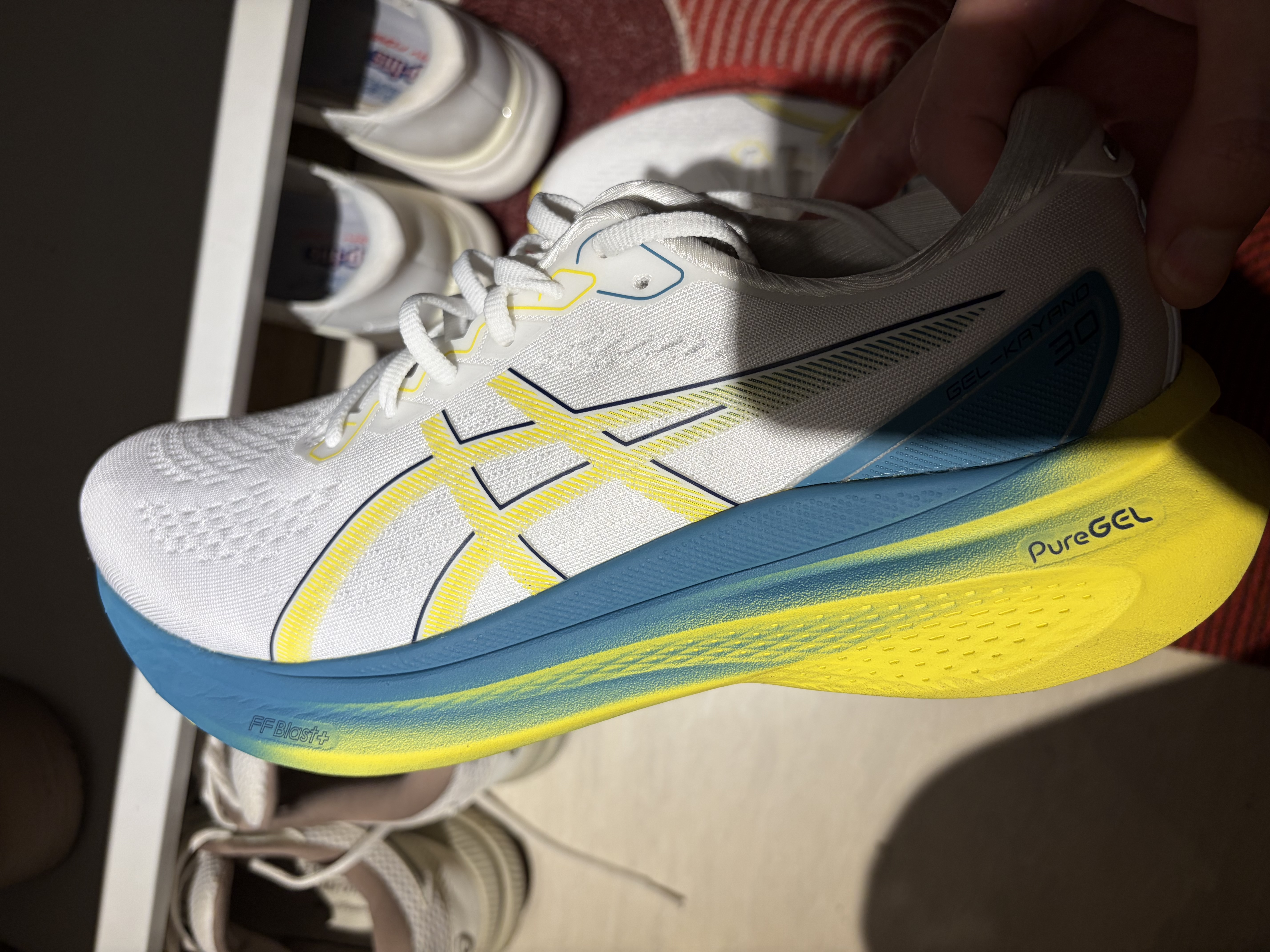 亚瑟士ASICS跑步鞋男鞋稳定运动鞋透气支撑舒适跑鞋 GEL-KAYANO 30 白色/黄色 42.5 实拍图