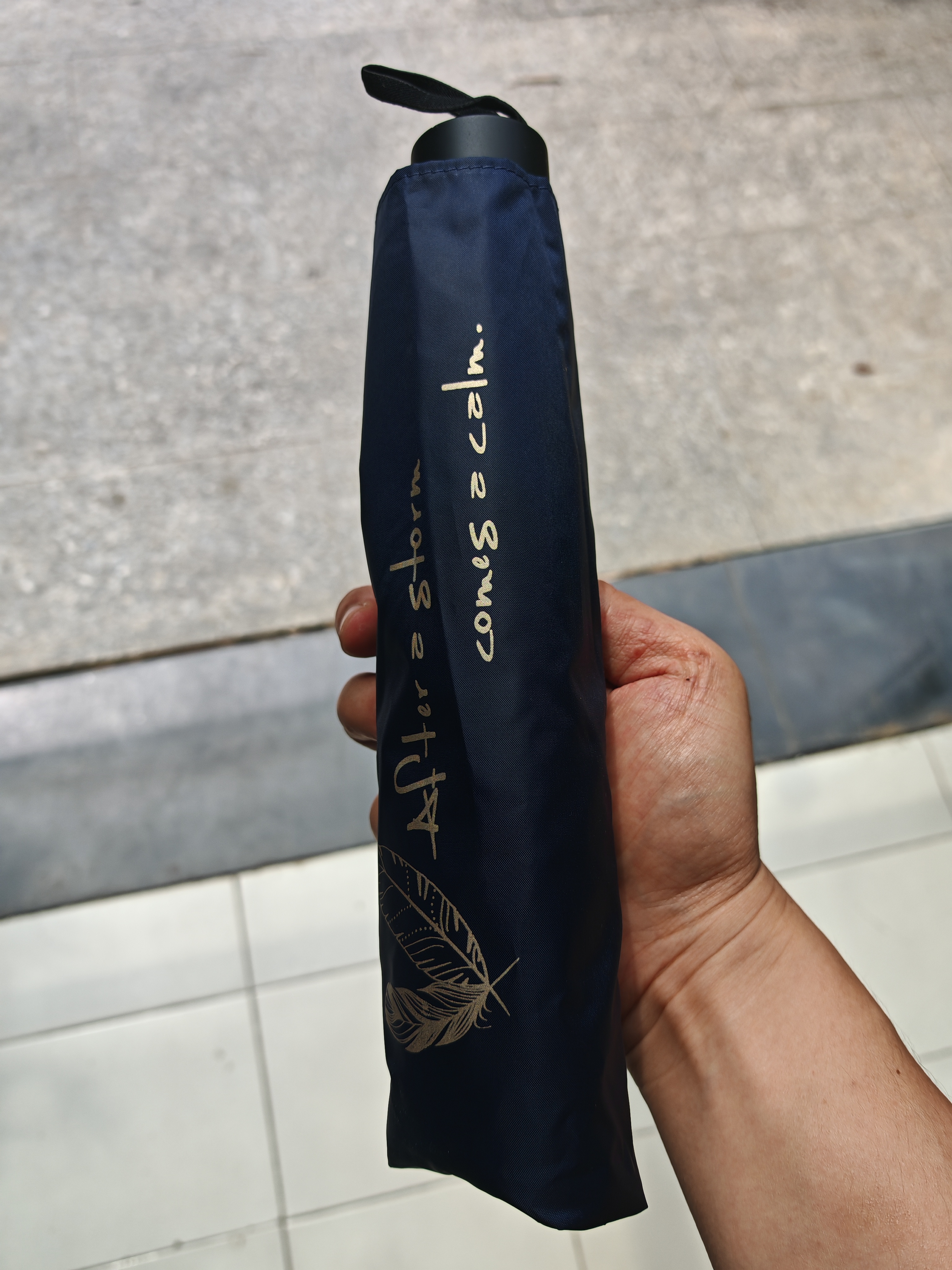 天堂伞 双人晴雨伞三折 加大号抗风黑胶防晒遮阳晴雨两用伞 雨晴黛蓝色 实拍图
