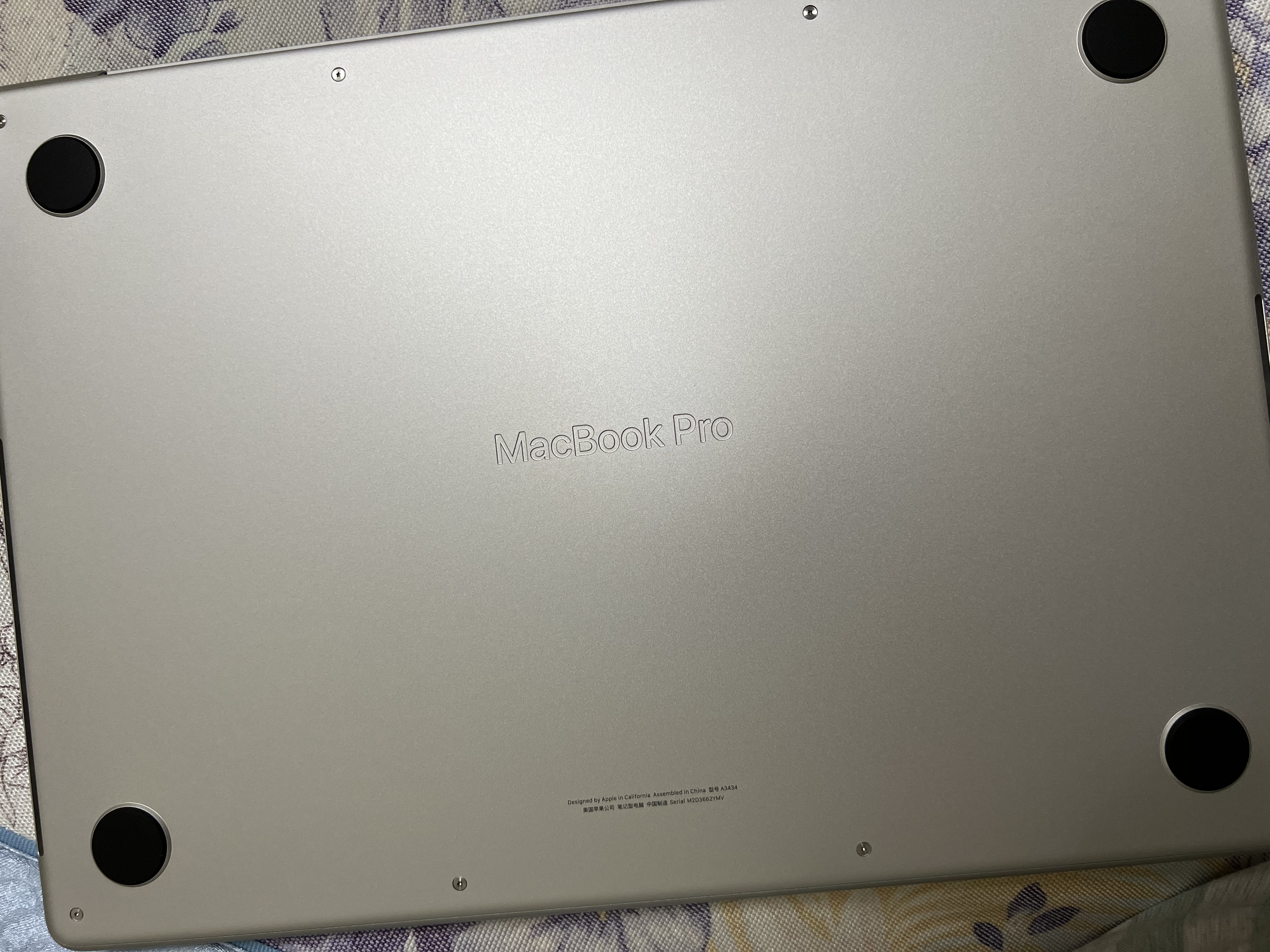 苹果/苹果AI笔记本/2025款MacBookPro14英寸M5(10+10核)24G 1T银色笔记本电脑MDE64CH/A 实拍图