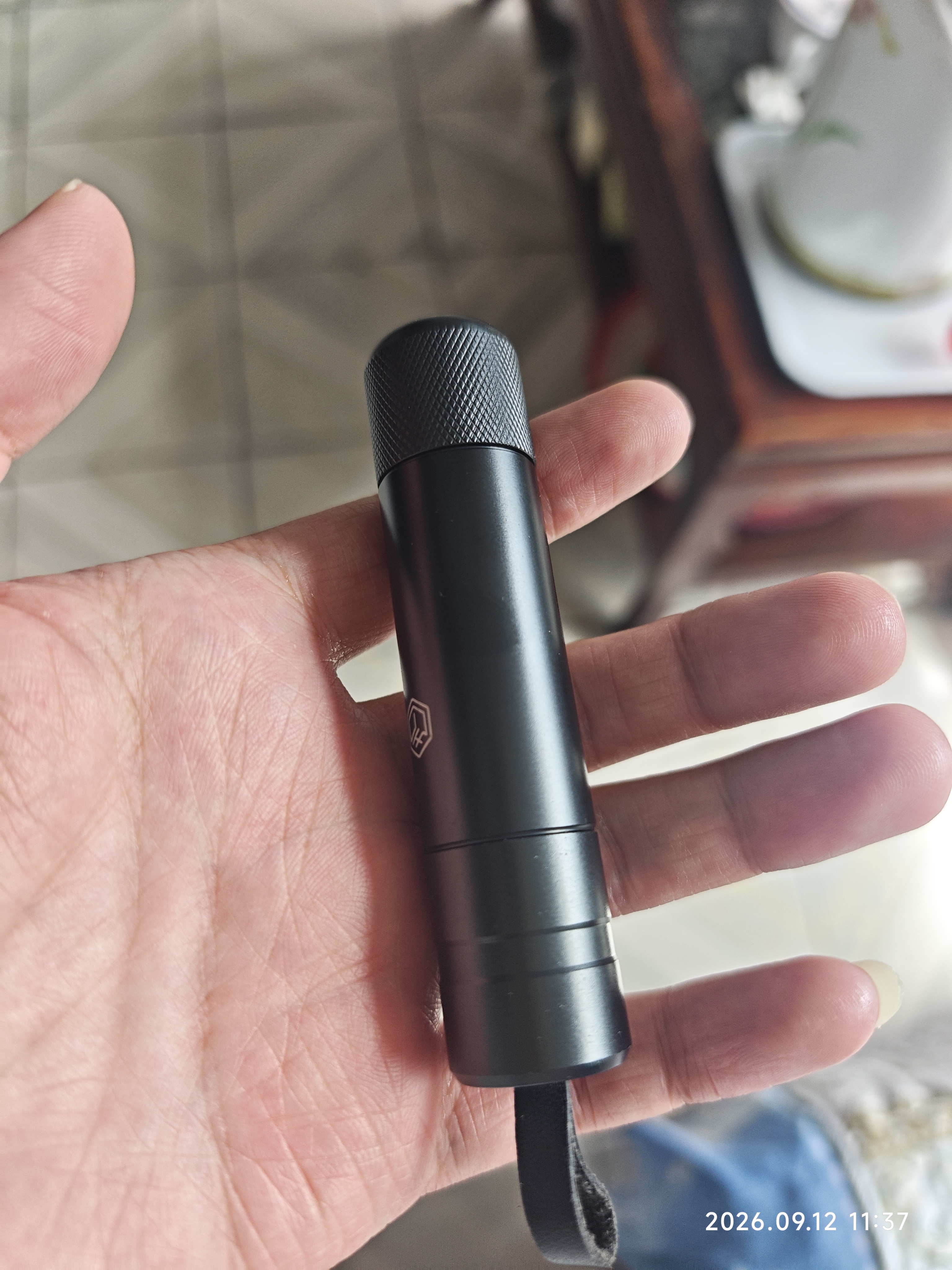 京东京造一秒破窗神器汽车破窗锤多功能 安全锤逃生锤车载可割安全带应急 实拍图
