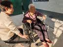 鱼跃（yuwell）手动轮椅车大轮轻便可折叠老人专用出行代步仅14kg加固钢管H051 实拍图