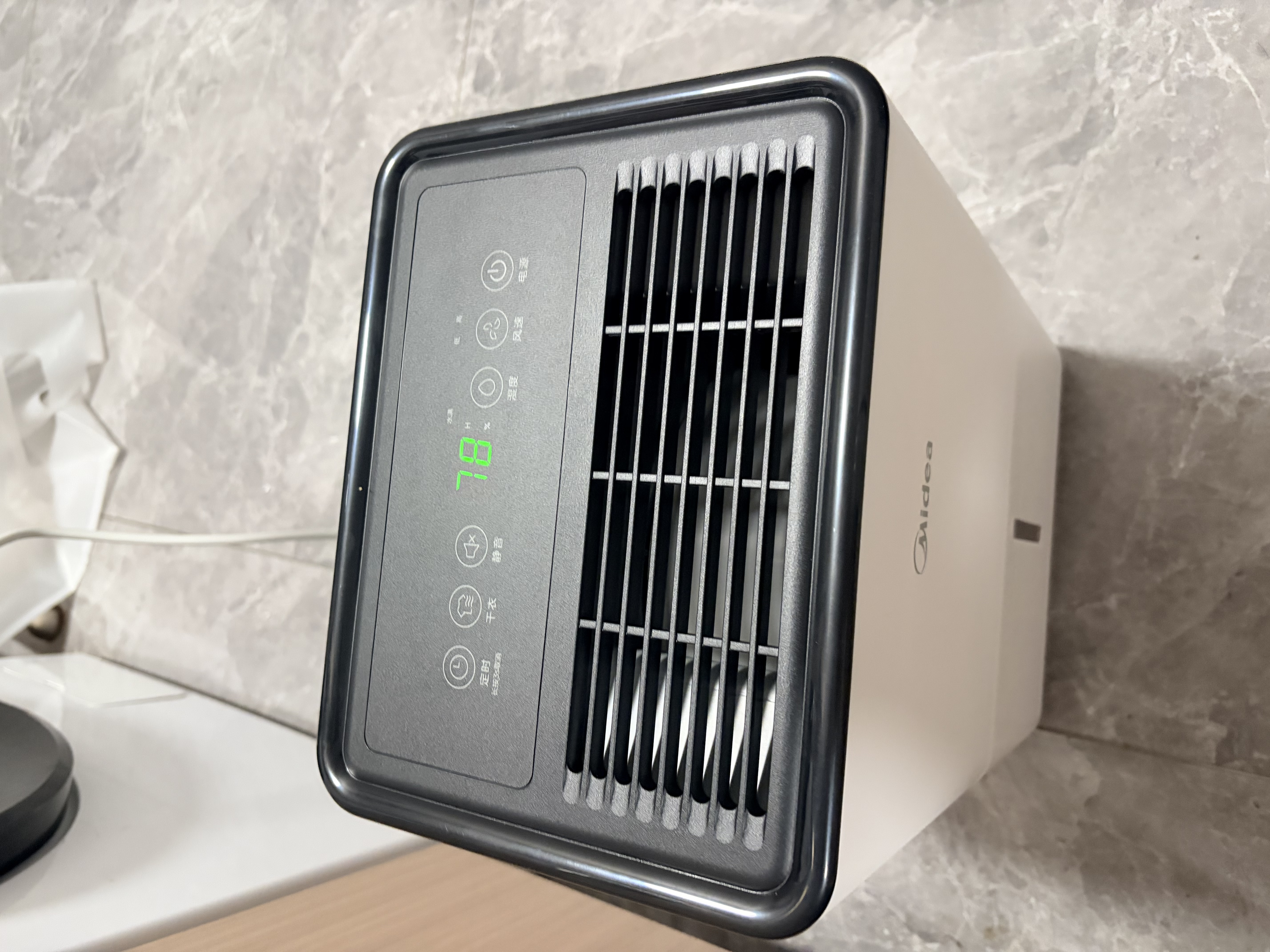 美的（Midea）除湿机/抽湿机12升/天 自营家用20㎡轻音小型回南天客厅卧室内防潮专用干衣吸湿器CF12BD/N7-DO 实拍图
