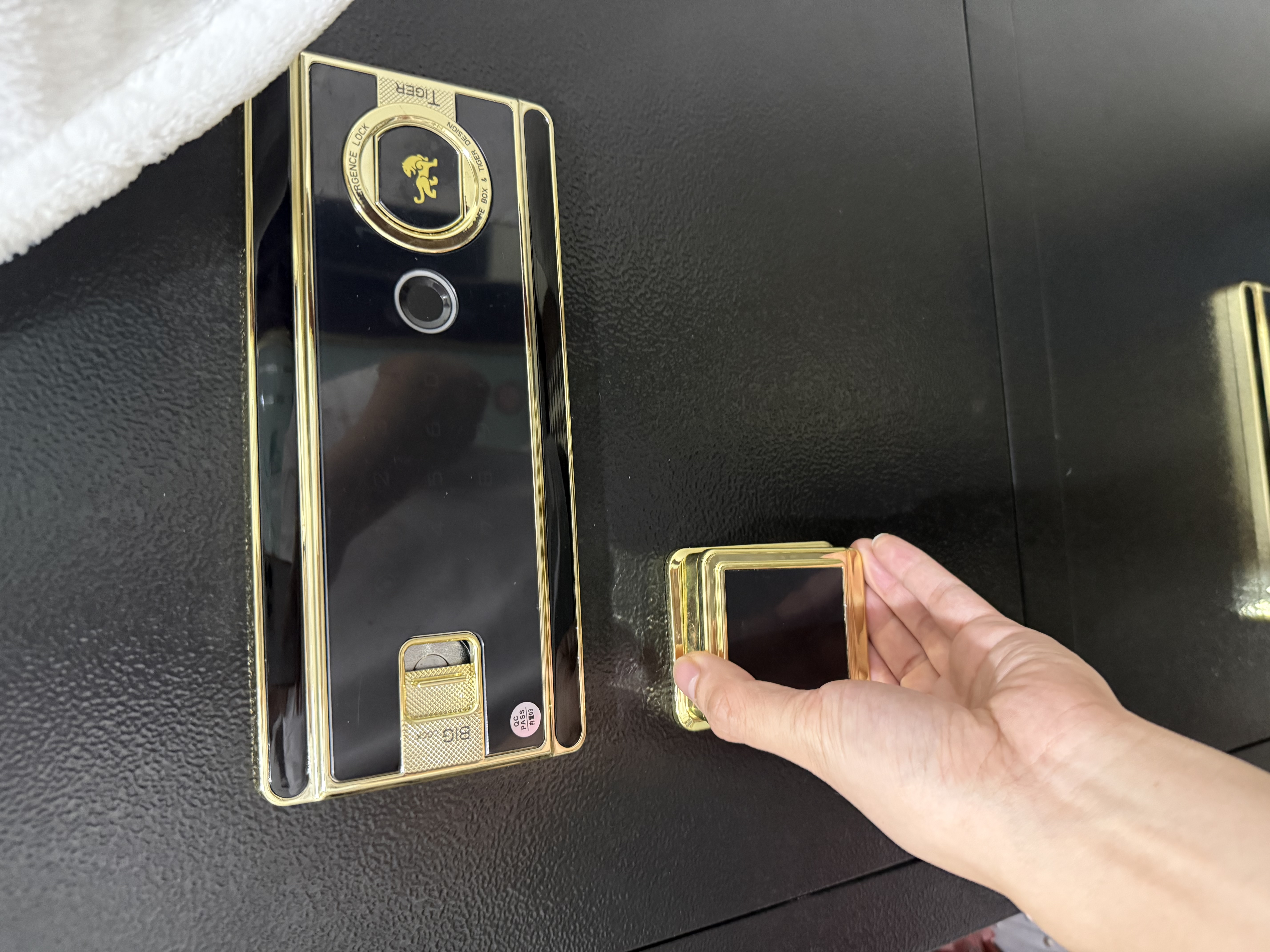 虎牌保险柜家用办公大型型指纹密码保险箱全钢防盗财务专用入墙双门保密保管柜 博瑞系列 150cm 钢琴黑 实拍图