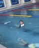 速比涛（Speedo）时尚儿童PU涂层轻盈耐用纯色泳帽 深蓝色 实拍图