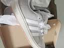 adidas 面包鞋 GRAND COURT BASE 00s休闲板鞋平底鞋男女阿迪达斯 浅灰/白色/树脂黄   41 晒单实拍图