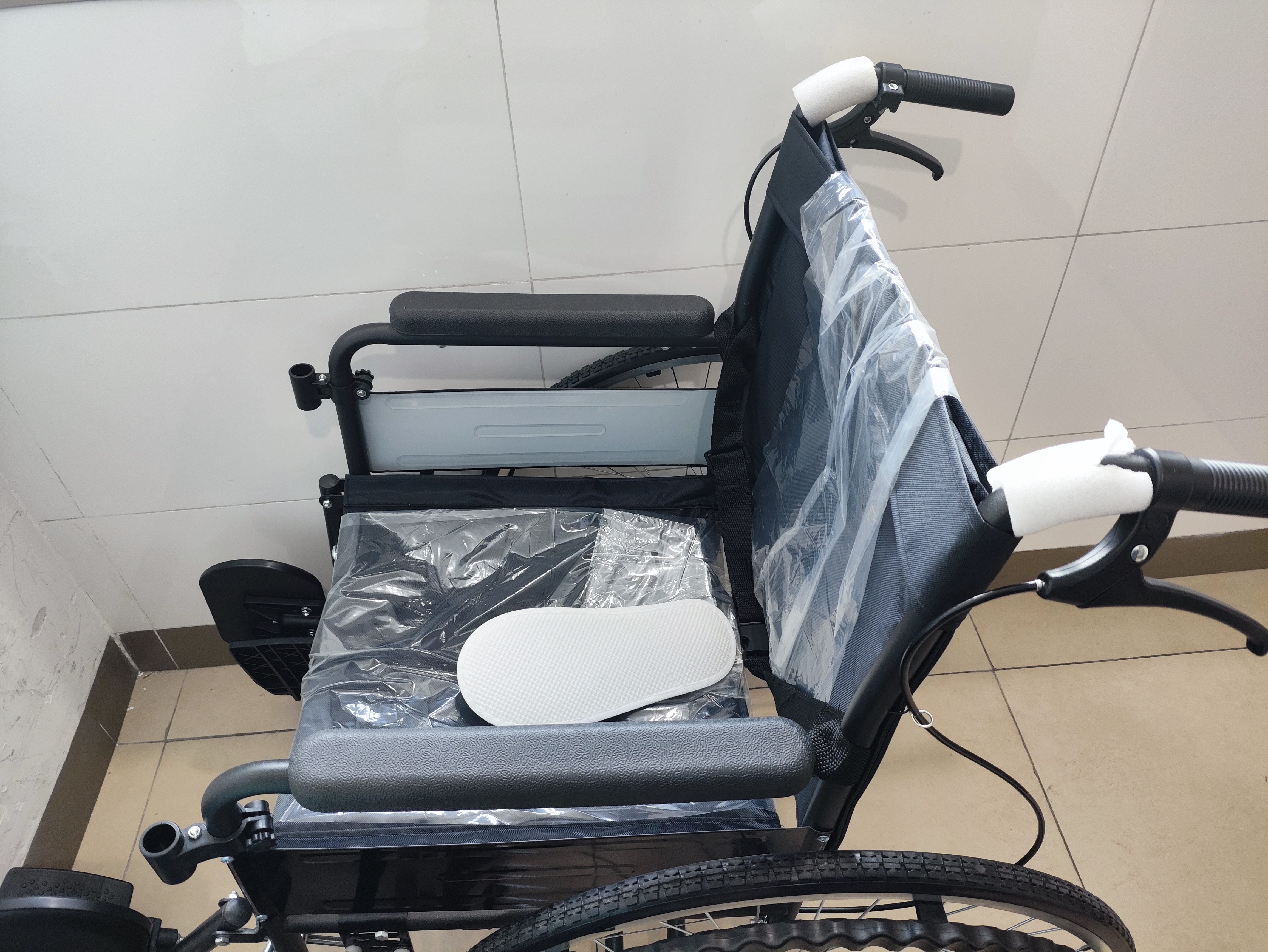 怡辉（YIHUI）轮椅骨折可抬腿老人专用可轻便折叠带腿托年轻人骨折医用代步车 实拍图